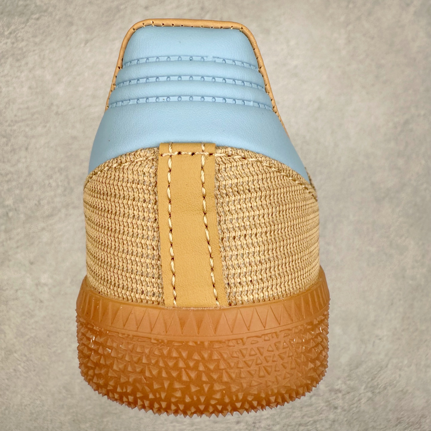 图片[8]-AD Original Samba OG 复古经典轻便板鞋 JR8168 这款桑巴鞋展示了高质量的工艺 带有装饰的超锁缝制和无缝的手感 柔软、柔软的皮革造型和标志性的3条纹完成了精致的外观 正规合身鞋带 鞋面上有绒面鞋垫 橡胶鞋底 享受正畸套筒软感 自50年代首次亮相以来就一直在赢得粉丝的青睐 尺码：36 36.5 37.5 38 38.5 39 40 40.5 41 42 42.5 43 44 44.5 45-选品中心