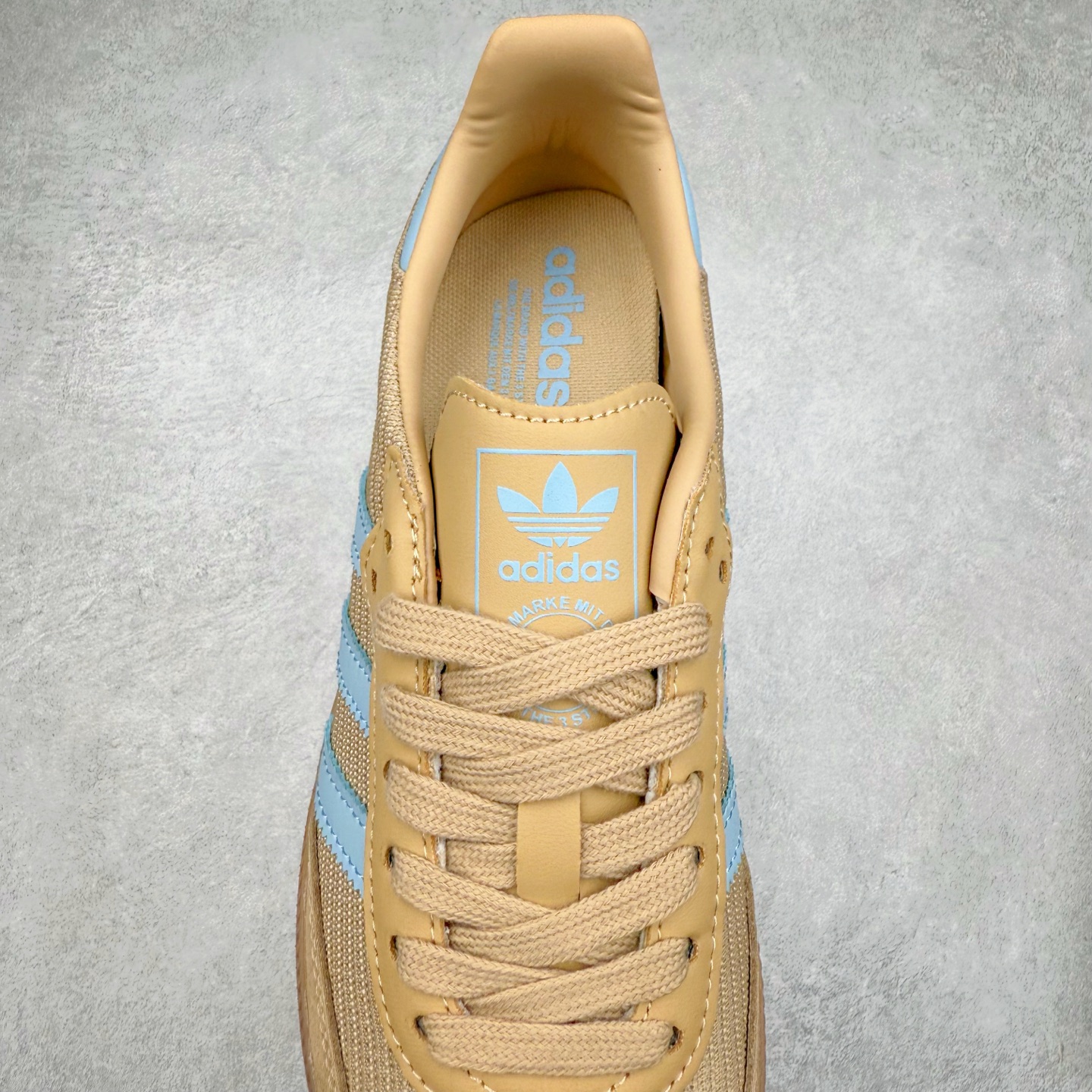 图片[5]-AD Original Samba OG 复古经典轻便板鞋 JR8168 这款桑巴鞋展示了高质量的工艺 带有装饰的超锁缝制和无缝的手感 柔软、柔软的皮革造型和标志性的3条纹完成了精致的外观 正规合身鞋带 鞋面上有绒面鞋垫 橡胶鞋底 享受正畸套筒软感 自50年代首次亮相以来就一直在赢得粉丝的青睐 尺码：36 36.5 37.5 38 38.5 39 40 40.5 41 42 42.5 43 44 44.5 45-选品中心