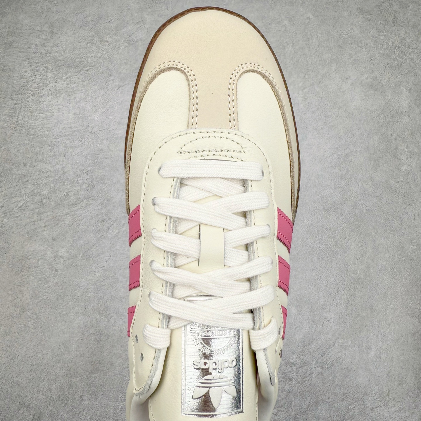 图片[4]-AD Original Samba OG 复古经典轻便板鞋 IG1962 这款桑巴鞋展示了高质量的工艺 带有装饰的超锁缝制和无缝的手感 柔软、柔软的皮革造型和标志性的3条纹完成了精致的外观 正规合身鞋带 鞋面上有绒面鞋垫 橡胶鞋底 享受正畸套筒软感 自50年代首次亮相以来就一直在赢得粉丝的青睐 尺码：36 36.5 37.5 38 38.5 39 40 40.5 41 42 42.5 43 44 44.5 45-选品中心