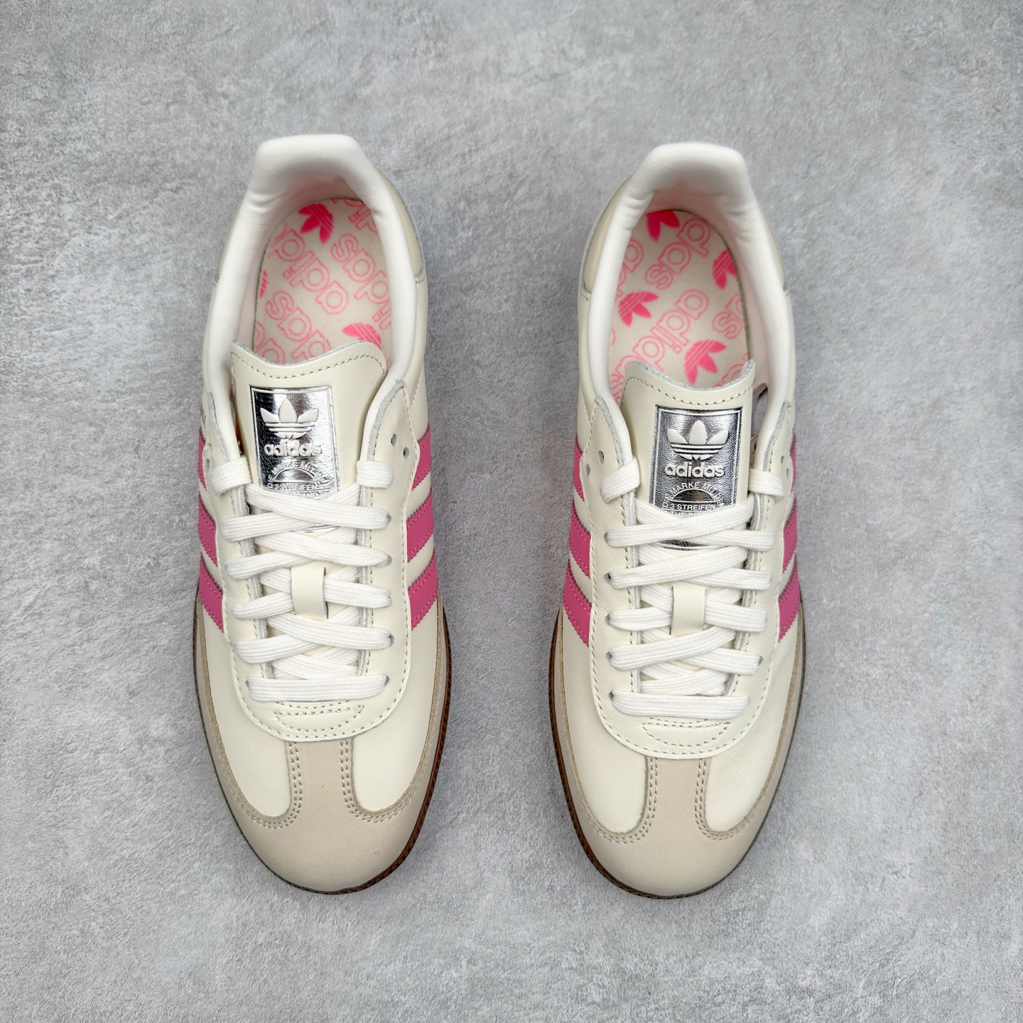 图片[2]-AD Original Samba OG 复古经典轻便板鞋 IG1962 这款桑巴鞋展示了高质量的工艺 带有装饰的超锁缝制和无缝的手感 柔软、柔软的皮革造型和标志性的3条纹完成了精致的外观 正规合身鞋带 鞋面上有绒面鞋垫 橡胶鞋底 享受正畸套筒软感 自50年代首次亮相以来就一直在赢得粉丝的青睐 尺码：36 36.5 37.5 38 38.5 39 40 40.5 41 42 42.5 43 44 44.5 45-选品中心