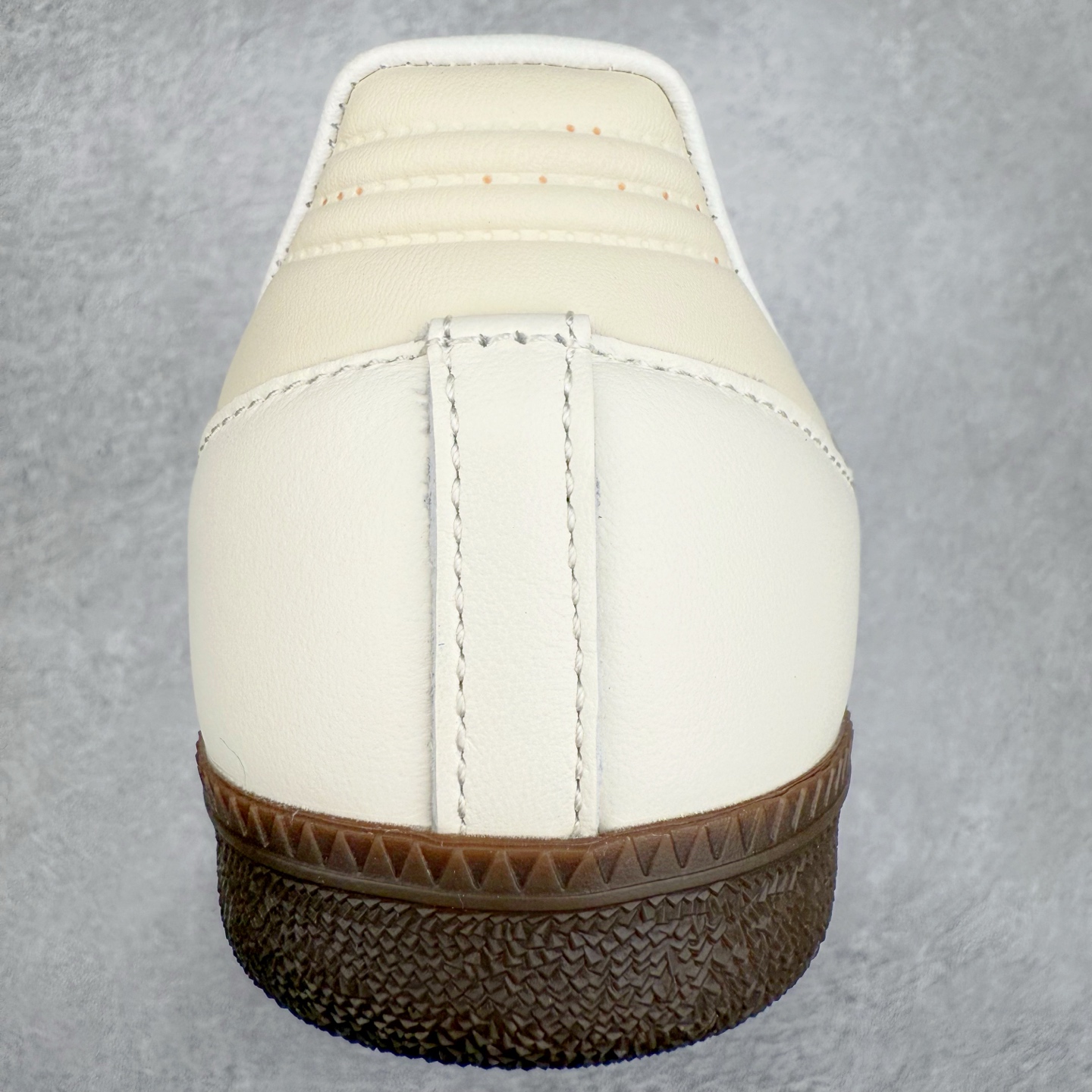 图片[8]-AD Original Samba OG 复古经典轻便板鞋 IG1962 这款桑巴鞋展示了高质量的工艺 带有装饰的超锁缝制和无缝的手感 柔软、柔软的皮革造型和标志性的3条纹完成了精致的外观 正规合身鞋带 鞋面上有绒面鞋垫 橡胶鞋底 享受正畸套筒软感 自50年代首次亮相以来就一直在赢得粉丝的青睐 尺码：36 36.5 37.5 38 38.5 39 40 40.5 41 42 42.5 43 44 44.5 45-选品中心