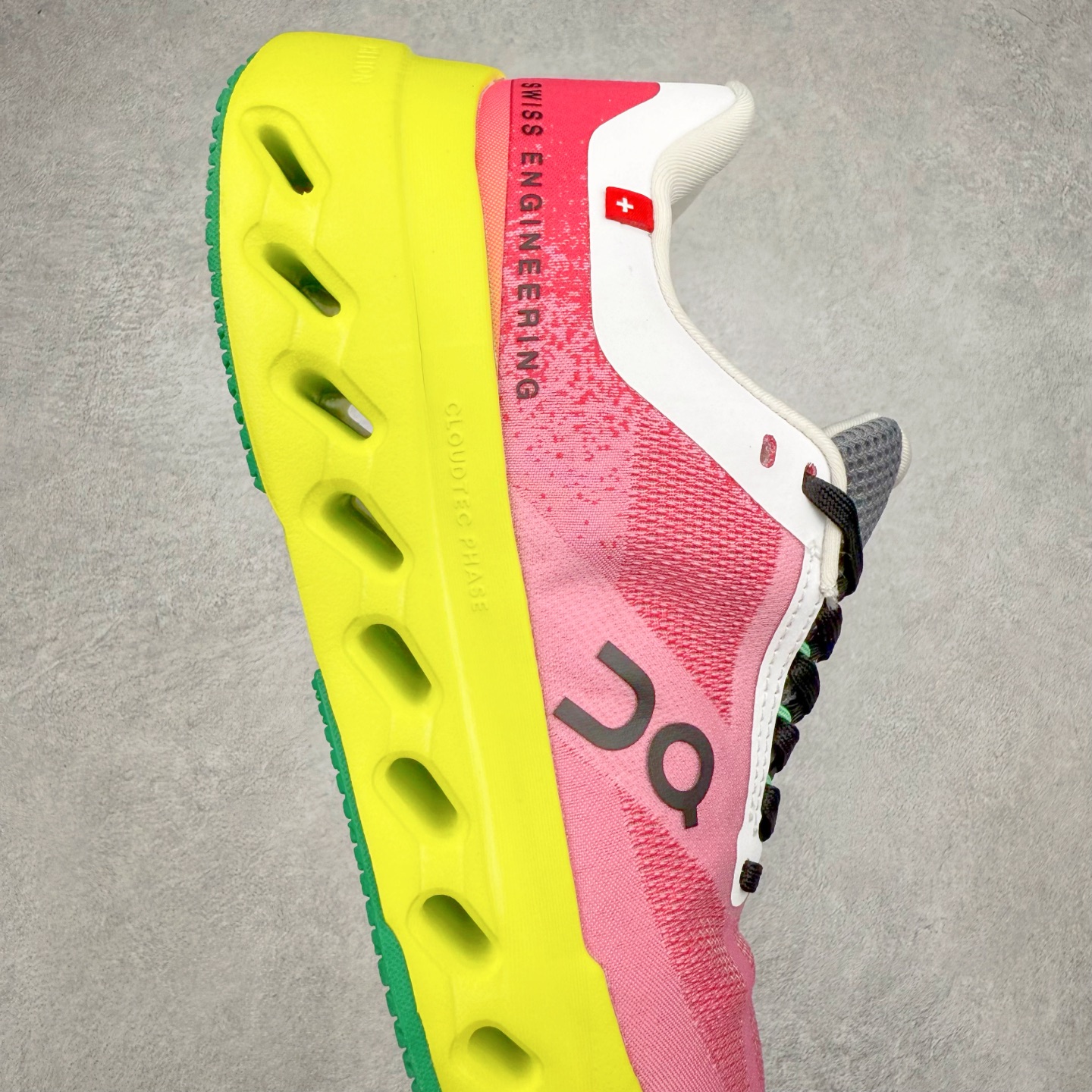 图片[6]-On昂跑 Cloudsurfer Next Wolf Honeydew 柔软舒适防滑耐磨低帮休闲跑步鞋 昂跑运动品牌 开创于2010年 缓震着陆、强效回弹、轻柔质感的设计构思始终是ON研制关键 与此同时基于“为全球提供革新性的跑步感受”信念 陆续推出了多款跑鞋及其以专业运动人体跑步工程学为设计关键的功能性跑步服饰设备 让跑者不费力气地畅快畅跑 尺码：36 36.5 37.5 38 38.5 39 40 40.5 41 42 42.5 43 44 44.5 45-选品中心