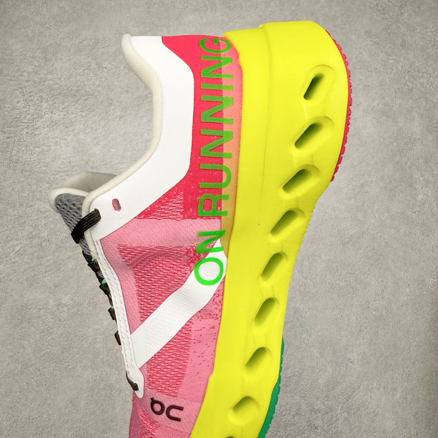 图片[7]-On昂跑 Cloudsurfer Next Wolf Honeydew 柔软舒适防滑耐磨低帮休闲跑步鞋 昂跑运动品牌 开创于2010年 缓震着陆、强效回弹、轻柔质感的设计构思始终是ON研制关键 与此同时基于“为全球提供革新性的跑步感受”信念 陆续推出了多款跑鞋及其以专业运动人体跑步工程学为设计关键的功能性跑步服饰设备 让跑者不费力气地畅快畅跑 尺码：36 36.5 37.5 38 38.5 39 40 40.5 41 42 42.5 43 44 44.5 45-选品中心