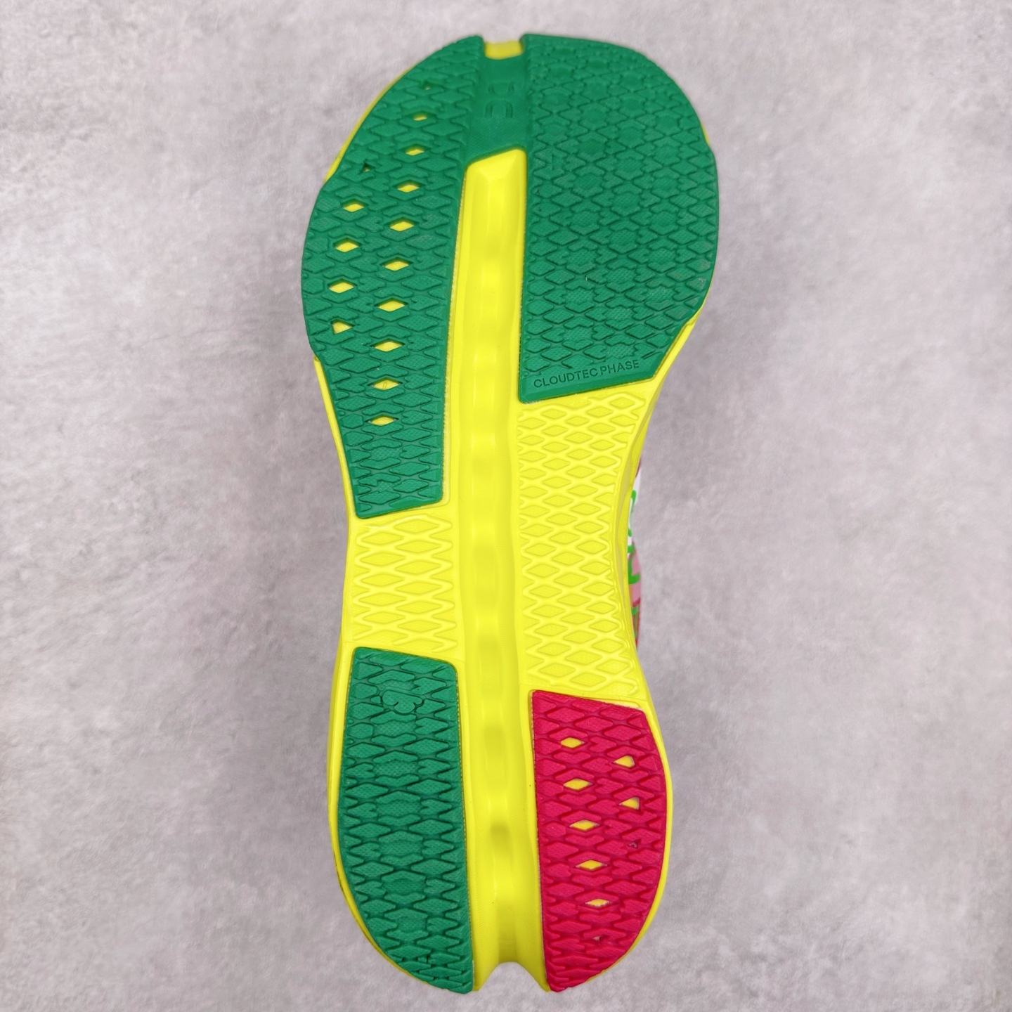 图片[9]-On昂跑 Cloudsurfer Next Wolf Honeydew 柔软舒适防滑耐磨低帮休闲跑步鞋 昂跑运动品牌 开创于2010年 缓震着陆、强效回弹、轻柔质感的设计构思始终是ON研制关键 与此同时基于“为全球提供革新性的跑步感受”信念 陆续推出了多款跑鞋及其以专业运动人体跑步工程学为设计关键的功能性跑步服饰设备 让跑者不费力气地畅快畅跑 尺码：36 36.5 37.5 38 38.5 39 40 40.5 41 42 42.5 43 44 44.5 45-选品中心