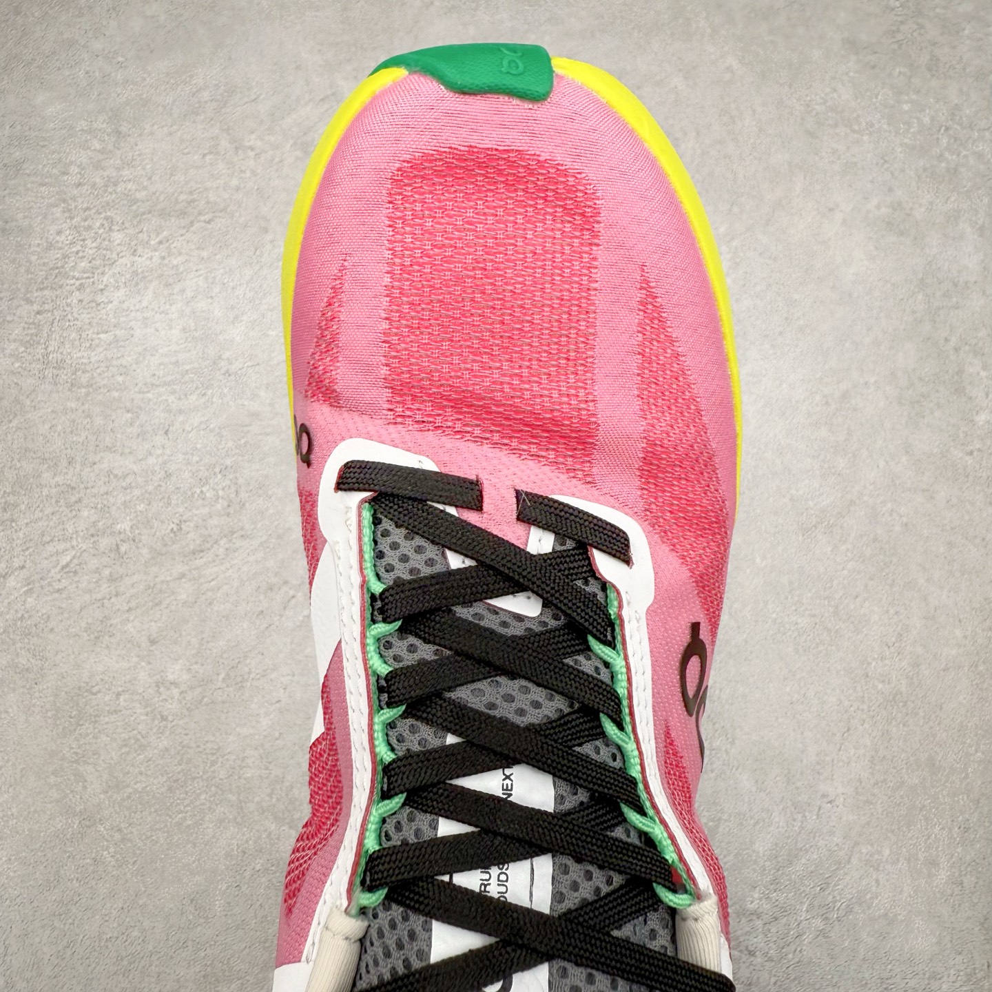 图片[4]-On昂跑 Cloudsurfer Next Wolf Honeydew 柔软舒适防滑耐磨低帮休闲跑步鞋 昂跑运动品牌 开创于2010年 缓震着陆、强效回弹、轻柔质感的设计构思始终是ON研制关键 与此同时基于“为全球提供革新性的跑步感受”信念 陆续推出了多款跑鞋及其以专业运动人体跑步工程学为设计关键的功能性跑步服饰设备 让跑者不费力气地畅快畅跑 尺码：36 36.5 37.5 38 38.5 39 40 40.5 41 42 42.5 43 44 44.5 45-选品中心