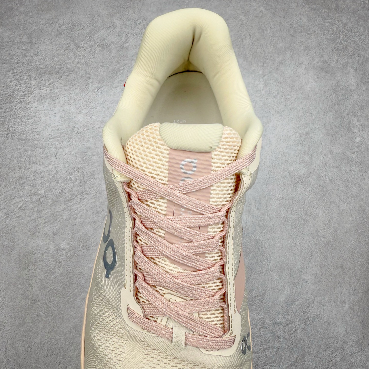 图片[5]-On昂跑 Cloudsurfer Next Wolf Honeydew 柔软舒适防滑耐磨低帮休闲跑步鞋 昂跑运动品牌 开创于2010年 缓震着陆、强效回弹、轻柔质感的设计构思始终是ON研制关键 与此同时基于“为全球提供革新性的跑步感受”信念 陆续推出了多款跑鞋及其以专业运动人体跑步工程学为设计关键的功能性跑步服饰设备 让跑者不费力气地畅快畅跑 尺码：36 36.5 37.5 38 38.5 39 40 40.5 41 42 42.5 43 44 44.5 45-选品中心