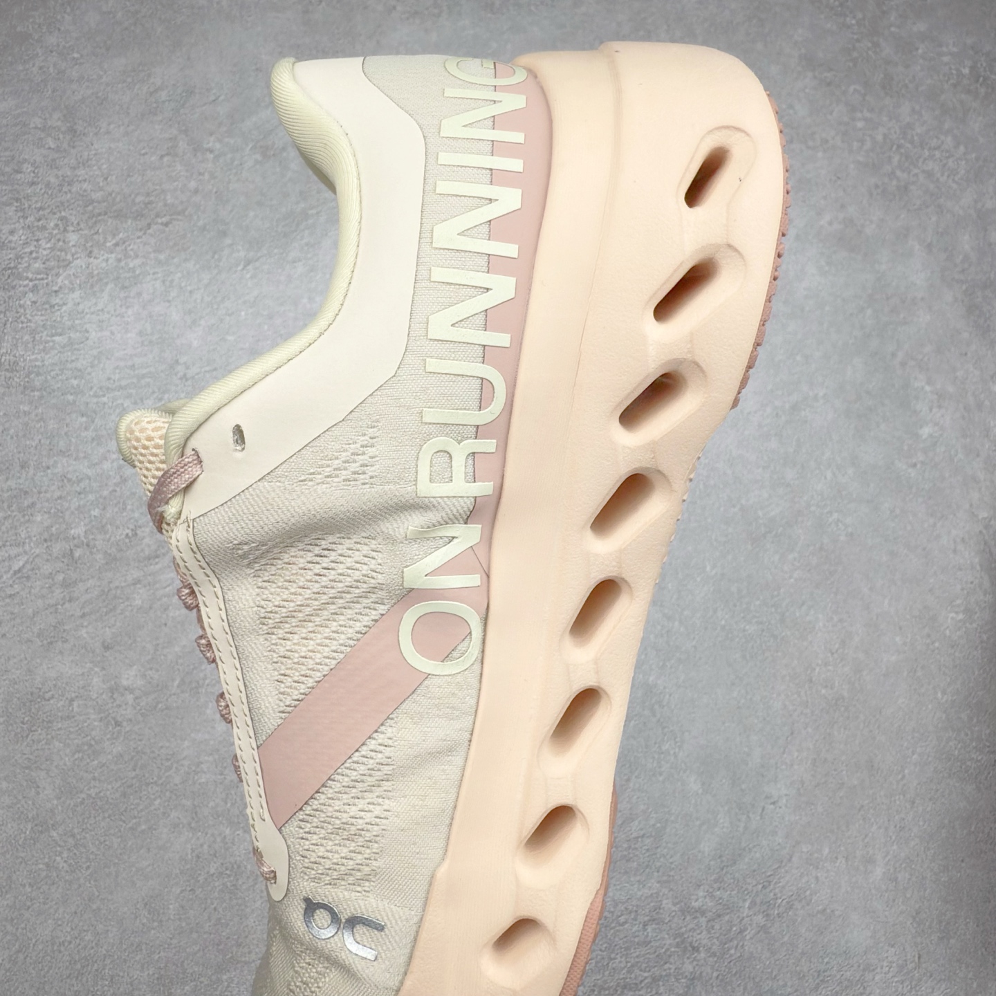 图片[7]-On昂跑 Cloudsurfer Next Wolf Honeydew 柔软舒适防滑耐磨低帮休闲跑步鞋 昂跑运动品牌 开创于2010年 缓震着陆、强效回弹、轻柔质感的设计构思始终是ON研制关键 与此同时基于“为全球提供革新性的跑步感受”信念 陆续推出了多款跑鞋及其以专业运动人体跑步工程学为设计关键的功能性跑步服饰设备 让跑者不费力气地畅快畅跑 尺码：36 36.5 37.5 38 38.5 39 40 40.5 41 42 42.5 43 44 44.5 45-选品中心