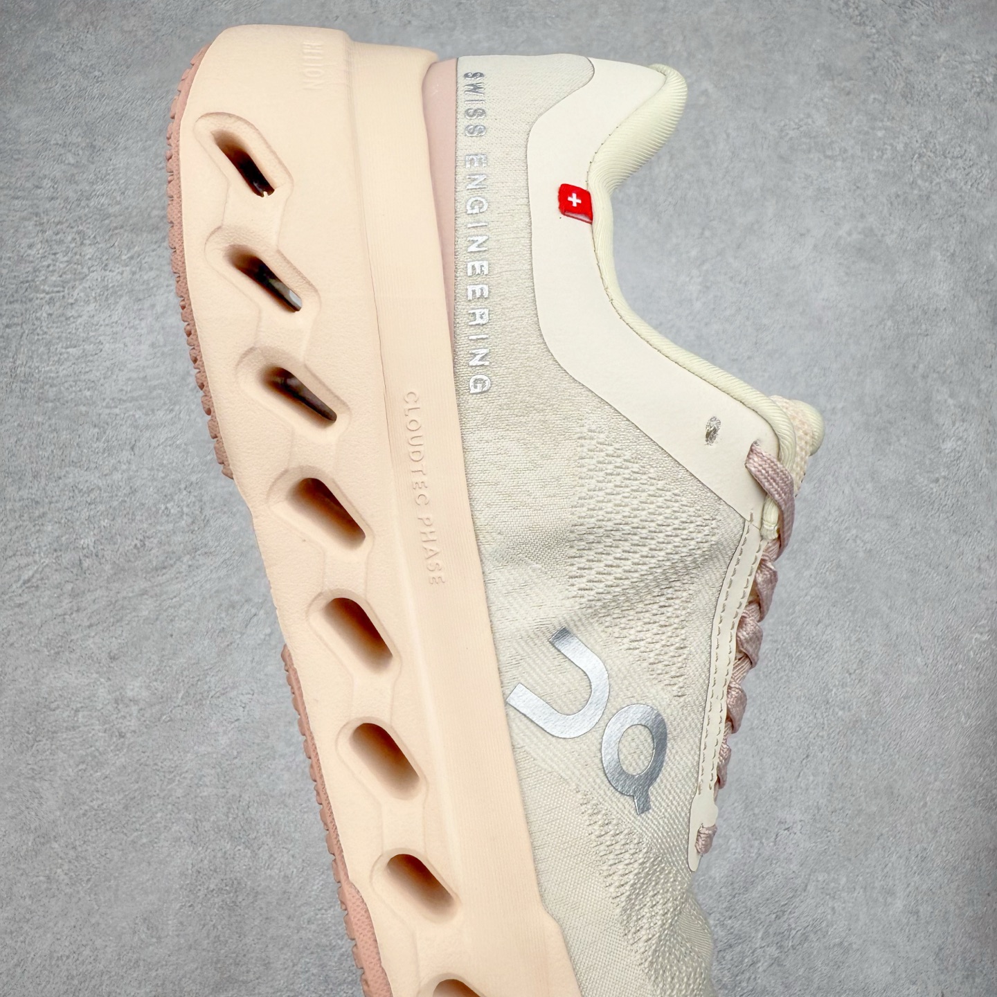 图片[6]-On昂跑 Cloudsurfer Next Wolf Honeydew 柔软舒适防滑耐磨低帮休闲跑步鞋 昂跑运动品牌 开创于2010年 缓震着陆、强效回弹、轻柔质感的设计构思始终是ON研制关键 与此同时基于“为全球提供革新性的跑步感受”信念 陆续推出了多款跑鞋及其以专业运动人体跑步工程学为设计关键的功能性跑步服饰设备 让跑者不费力气地畅快畅跑 尺码：36 36.5 37.5 38 38.5 39 40 40.5 41 42 42.5 43 44 44.5 45-选品中心