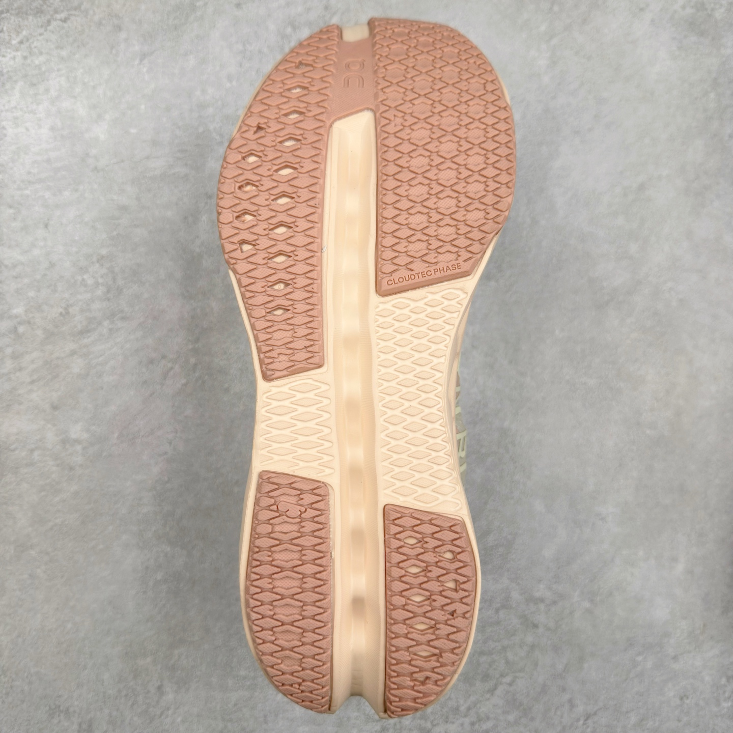 图片[9]-On昂跑 Cloudsurfer Next Wolf Honeydew 柔软舒适防滑耐磨低帮休闲跑步鞋 昂跑运动品牌 开创于2010年 缓震着陆、强效回弹、轻柔质感的设计构思始终是ON研制关键 与此同时基于“为全球提供革新性的跑步感受”信念 陆续推出了多款跑鞋及其以专业运动人体跑步工程学为设计关键的功能性跑步服饰设备 让跑者不费力气地畅快畅跑 尺码：36 36.5 37.5 38 38.5 39 40 40.5 41 42 42.5 43 44 44.5 45-选品中心