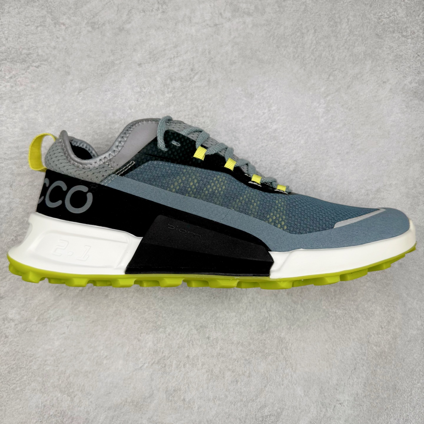 ECCO爱步男款运动鞋 真皮透气休闲防滑跑步鞋 健步BIOMC大经典 直接注塑工艺 稳固舒适 强效缓震与能量回弹 增加运动时的稳定与舒适 牛皮鞋面,纹理自然,柔韧耐穿 PU中底,带来轻盈舒适的上脚感受 橡胶大底,抓地力强,具有良好的耐磨性 都市探索 步履悠然 尺码:39 40 41 42 43 44( 正常码)-选品中心