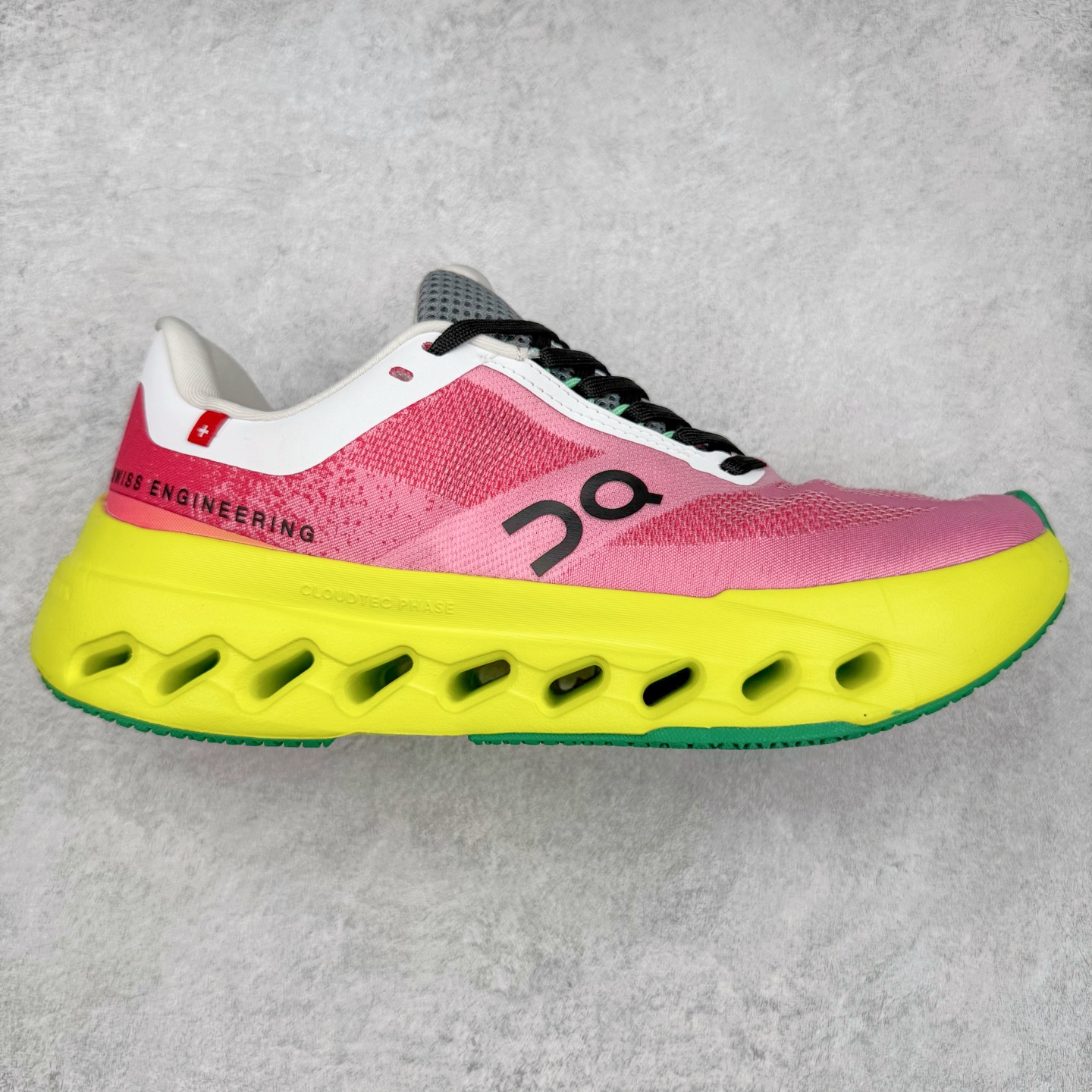 On昂跑 Cloudsurfer Next Wolf Honeydew 柔软舒适防滑耐磨低帮休闲跑步鞋 昂跑运动品牌 开创于2010年 缓震着陆、强效回弹、轻柔质感的设计构思始终是ON研制关键 与此同时基于“为全球提供革新性的跑步感受”信念 陆续推出了多款跑鞋及其以专业运动人体跑步工程学为设计关键的功能性跑步服饰设备 让跑者不费力气地畅快畅跑 尺码：36 36.5 37.5 38 38.5 39 40 40.5 41 42 42.5 43 44 44.5 45-选品中心