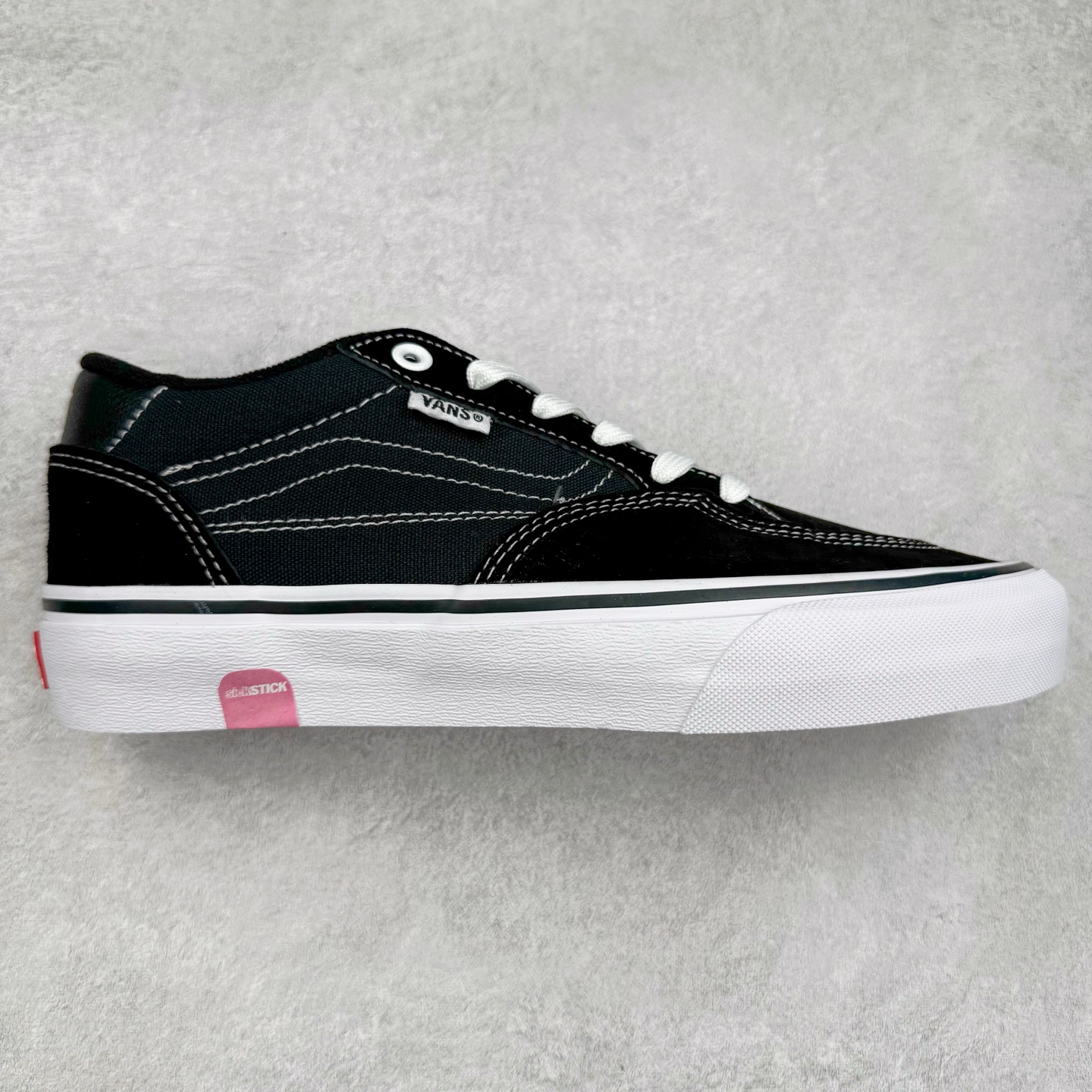 Vans Skate Rowan Pro 黑白 经典百搭 轻便舒适专业滑板鞋 鞋底处的小心机脚能很好的释放脚底压力 货号:VN0A5JICBIQ 尺码:35 36 36.5 37 38 38.5 39 40 40.5 41 42 42.5 43 44 工艺:硫化1:1(重量1:1、真标、原钢印、材质标、鞋型标、合格证)-选品中心