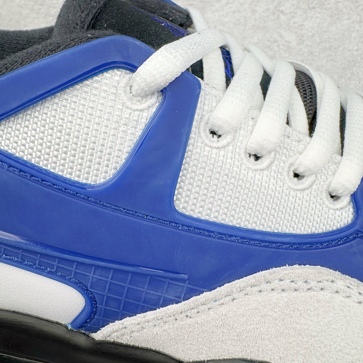 图片[16]-＃KZ纯原 Air Jordan AJ4 RM 重制版低帮复古篮球鞋 黑蓝 FQ7939-140 亲自操刀耗时半年巨作 全套原纸板楦头开发 确保原汁原味 完美呈现版型 一比一鞋头弧度高度鞋身弧度 原厂TPU 正确内里网布 菱角分明不变形无多余毛边 柔软性质感一致于原鞋 原厂织唛标 原厂飞人电绣工艺 尾指中部跳三针 独家绑鞋带手法 印刷中底布 四线拉帮 米色美纹纸贴合固定 进口港宝加持 后跟自然饱满 全鞋荧光划线卡点 追求极致完美 每一双都是工艺品 多重QC质检 超越公司货的品控标准 实实在在的免检产品 采用了低帮的设计 并保留了众多AJ4的经典元素 鞋身以皮革、麂皮材质拼接打造 AJ4经典的TPU材质延伸至后跟 增强鞋款稳定性 而鞋身侧面的网格设计则被取消 尾部的NIKE AIR标志也得到保留 并同时带有飞人logo 中底部分同样搭载了可视AIR气垫 鞋底采用米白色中底和外底呈现 为整个设计收尾 尺码：36 36.5 37.5 38 38.5 39 40 40.5 41 42 42.5 43 44 44.5 45 46 47.5-选品中心