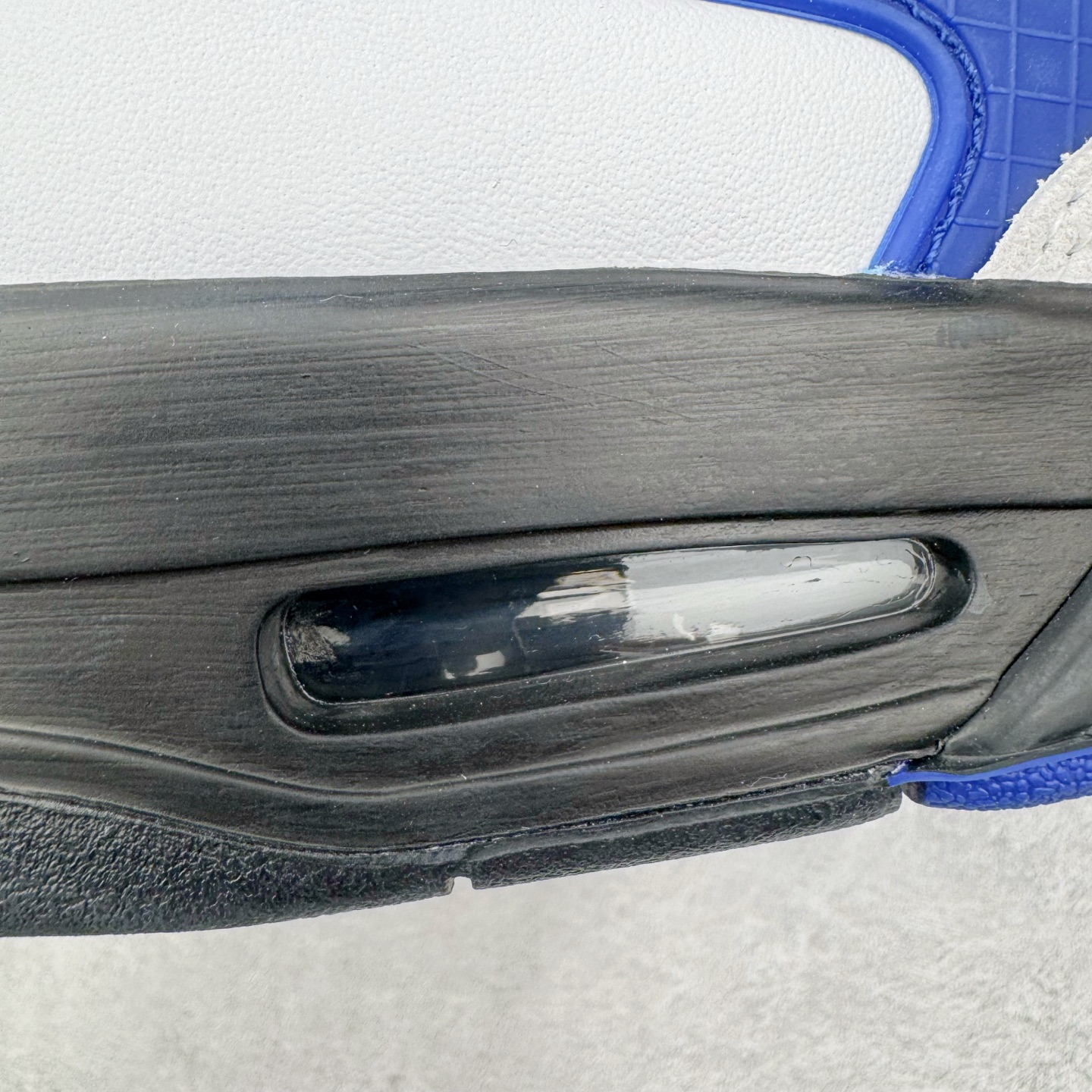 图片[17]-＃KZ纯原 Air Jordan AJ4 RM 重制版低帮复古篮球鞋 黑蓝 FQ7939-140 亲自操刀耗时半年巨作 全套原纸板楦头开发 确保原汁原味 完美呈现版型 一比一鞋头弧度高度鞋身弧度 原厂TPU 正确内里网布 菱角分明不变形无多余毛边 柔软性质感一致于原鞋 原厂织唛标 原厂飞人电绣工艺 尾指中部跳三针 独家绑鞋带手法 印刷中底布 四线拉帮 米色美纹纸贴合固定 进口港宝加持 后跟自然饱满 全鞋荧光划线卡点 追求极致完美 每一双都是工艺品 多重QC质检 超越公司货的品控标准 实实在在的免检产品 采用了低帮的设计 并保留了众多AJ4的经典元素 鞋身以皮革、麂皮材质拼接打造 AJ4经典的TPU材质延伸至后跟 增强鞋款稳定性 而鞋身侧面的网格设计则被取消 尾部的NIKE AIR标志也得到保留 并同时带有飞人logo 中底部分同样搭载了可视AIR气垫 鞋底采用米白色中底和外底呈现 为整个设计收尾 尺码：36 36.5 37.5 38 38.5 39 40 40.5 41 42 42.5 43 44 44.5 45 46 47.5-选品中心