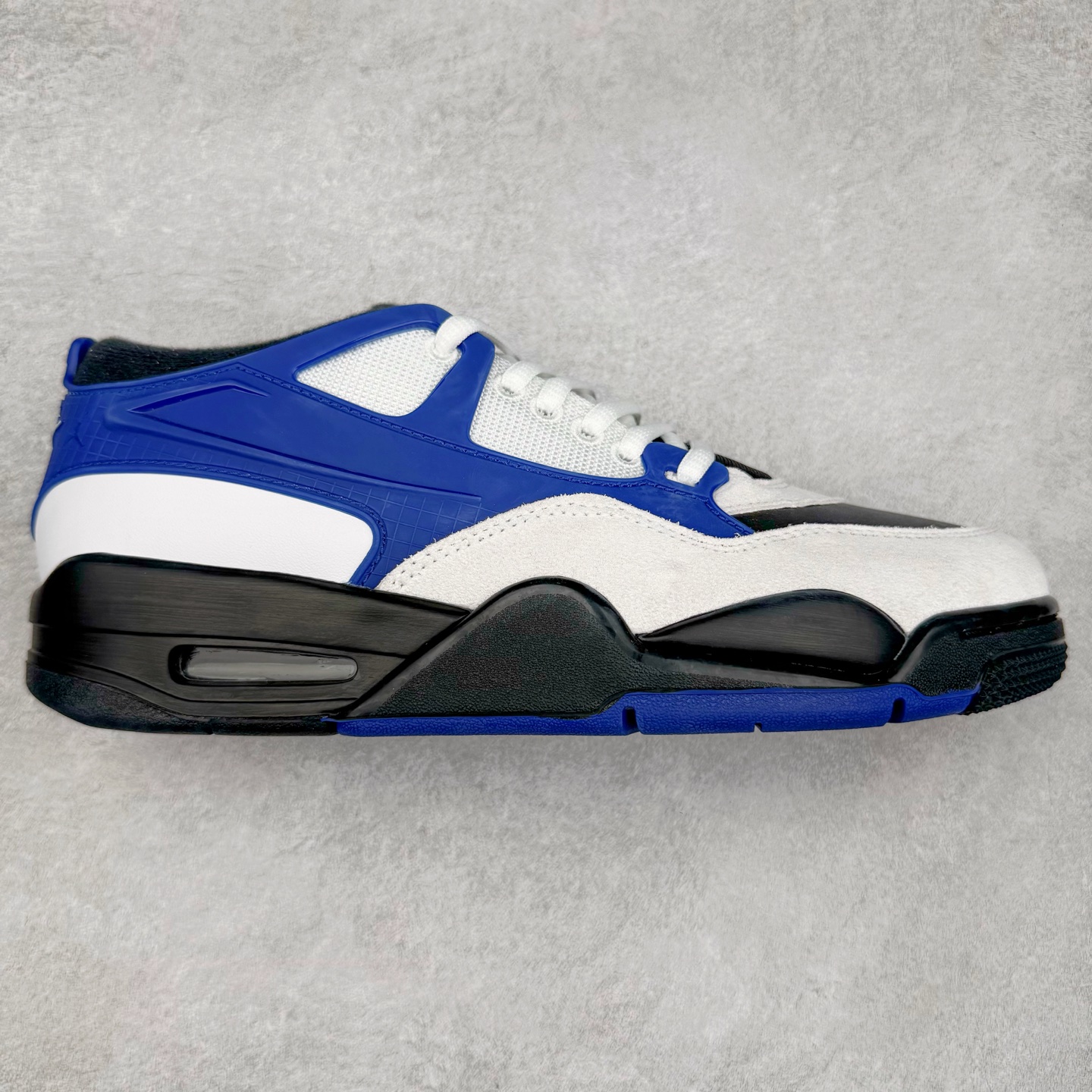 ＃KZ纯原 Air Jordan AJ4 RM 重制版低帮复古篮球鞋 黑蓝 FQ7939-140 亲自操刀耗时半年巨作 全套原纸板楦头开发 确保原汁原味 完美呈现版型 一比一鞋头弧度高度鞋身弧度 原厂TPU 正确内里网布 菱角分明不变形无多余毛边 柔软性质感一致于原鞋 原厂织唛标 原厂飞人电绣工艺 尾指中部跳三针 独家绑鞋带手法 印刷中底布 四线拉帮 米色美纹纸贴合固定 进口港宝加持 后跟自然饱满 全鞋荧光划线卡点 追求极致完美 每一双都是工艺品 多重QC质检 超越公司货的品控标准 实实在在的免检产品 采用了低帮的设计 并保留了众多AJ4的经典元素 鞋身以皮革、麂皮材质拼接打造 AJ4经典的TPU材质延伸至后跟 增强鞋款稳定性 而鞋身侧面的网格设计则被取消 尾部的NIKE AIR标志也得到保留 并同时带有飞人logo 中底部分同样搭载了可视AIR气垫 鞋底采用米白色中底和外底呈现 为整个设计收尾 尺码：36 36.5 37.5 38 38.5 39 40 40.5 41 42 42.5 43 44 44.5 45 46 47.5-选品中心
