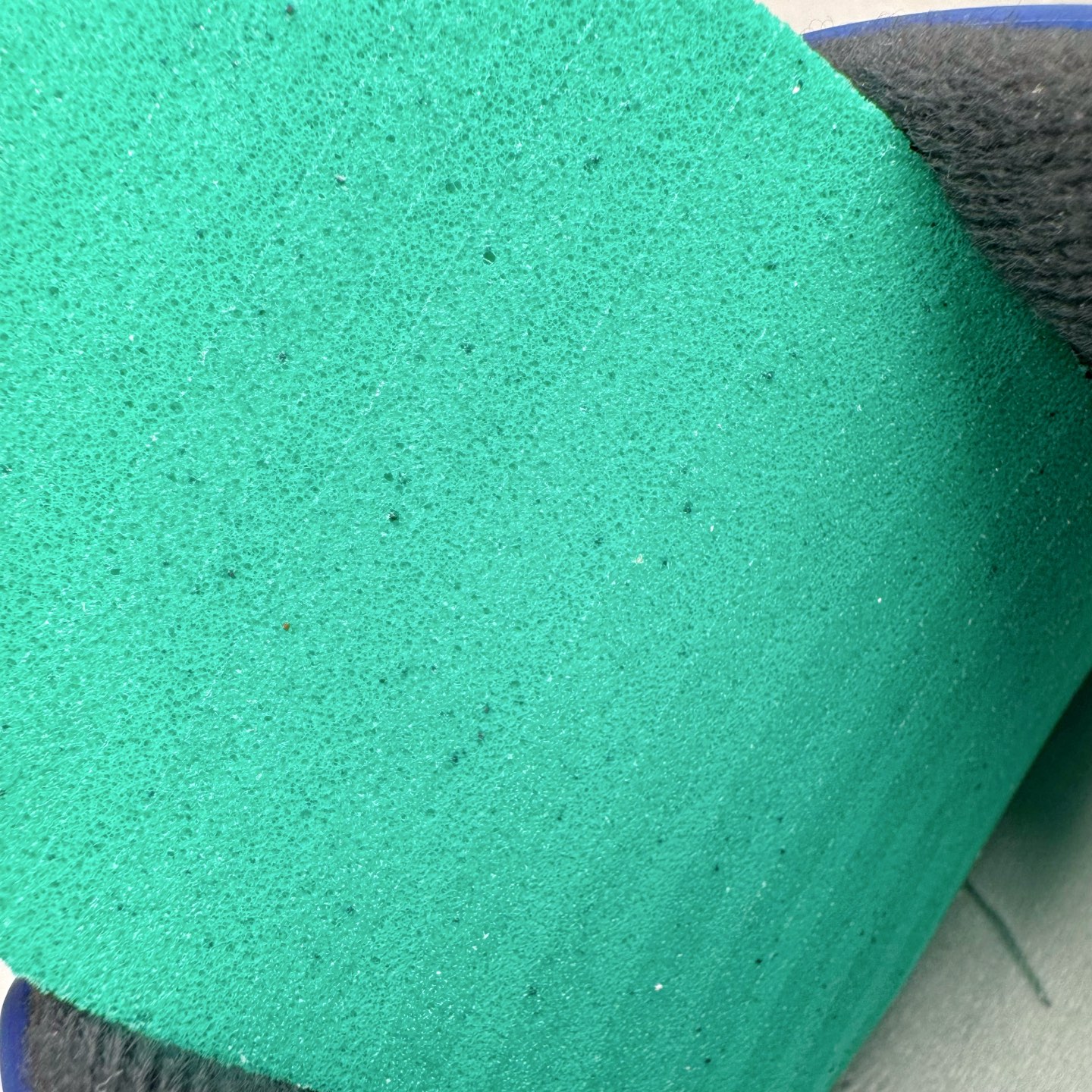 图片[11]-＃KZ纯原 Air Jordan AJ4 RM 重制版低帮复古篮球鞋 黑蓝 FQ7939-140 亲自操刀耗时半年巨作 全套原纸板楦头开发 确保原汁原味 完美呈现版型 一比一鞋头弧度高度鞋身弧度 原厂TPU 正确内里网布 菱角分明不变形无多余毛边 柔软性质感一致于原鞋 原厂织唛标 原厂飞人电绣工艺 尾指中部跳三针 独家绑鞋带手法 印刷中底布 四线拉帮 米色美纹纸贴合固定 进口港宝加持 后跟自然饱满 全鞋荧光划线卡点 追求极致完美 每一双都是工艺品 多重QC质检 超越公司货的品控标准 实实在在的免检产品 采用了低帮的设计 并保留了众多AJ4的经典元素 鞋身以皮革、麂皮材质拼接打造 AJ4经典的TPU材质延伸至后跟 增强鞋款稳定性 而鞋身侧面的网格设计则被取消 尾部的NIKE AIR标志也得到保留 并同时带有飞人logo 中底部分同样搭载了可视AIR气垫 鞋底采用米白色中底和外底呈现 为整个设计收尾 尺码：36 36.5 37.5 38 38.5 39 40 40.5 41 42 42.5 43 44 44.5 45 46 47.5-选品中心