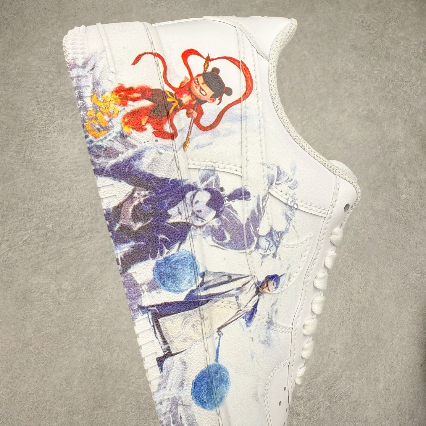 图片[6]-＃XT纯原 NK Air Force 1´07 Low 空军一号低帮百搭休闲运动板鞋 CW2288-111 顶级批次 2022全新楦头鞋型 鱼鳞大底 历时开发三个月 清洁度完美 二维码鞋标 内置芯片及solo气垫 大底高度及其弧度依照正品 钢印 logo刺绣 鞋口弧度 鞋头长度 鞋面冲孔 鞋垫背胶及钢印 完美鞋型对比正品 每一处都是细节满满 柔软、弹性十足的缓震性能和出色的中底设计 横跨复古与现代的外型结合 造就出风靡全球 三十多年的Force 1 直到今天还深受青睐 实拍调校N版已经零色差零失真 百分百还原实物色彩所见即所得 不存在货不对板色差等低级问题 选购参考实物拍摄 不混卖不参货 只用心做好货严格选品 承诺混一赔十 尺码：36 36.5 37.5 38 38.5 39 40 40.5 41 42 42.5 43 44 44.5 45-选品中心