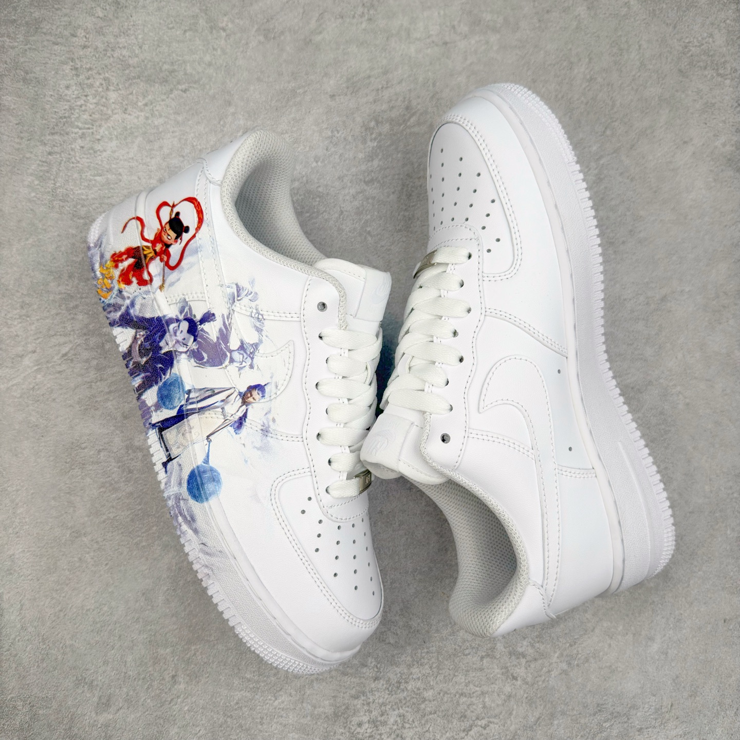 图片[3]-＃XT纯原 NK Air Force 1´07 Low 空军一号低帮百搭休闲运动板鞋 CW2288-111 顶级批次 2022全新楦头鞋型 鱼鳞大底 历时开发三个月 清洁度完美 二维码鞋标 内置芯片及solo气垫 大底高度及其弧度依照正品 钢印 logo刺绣 鞋口弧度 鞋头长度 鞋面冲孔 鞋垫背胶及钢印 完美鞋型对比正品 每一处都是细节满满 柔软、弹性十足的缓震性能和出色的中底设计 横跨复古与现代的外型结合 造就出风靡全球 三十多年的Force 1 直到今天还深受青睐 实拍调校N版已经零色差零失真 百分百还原实物色彩所见即所得 不存在货不对板色差等低级问题 选购参考实物拍摄 不混卖不参货 只用心做好货严格选品 承诺混一赔十 尺码：36 36.5 37.5 38 38.5 39 40 40.5 41 42 42.5 43 44 44.5 45-选品中心