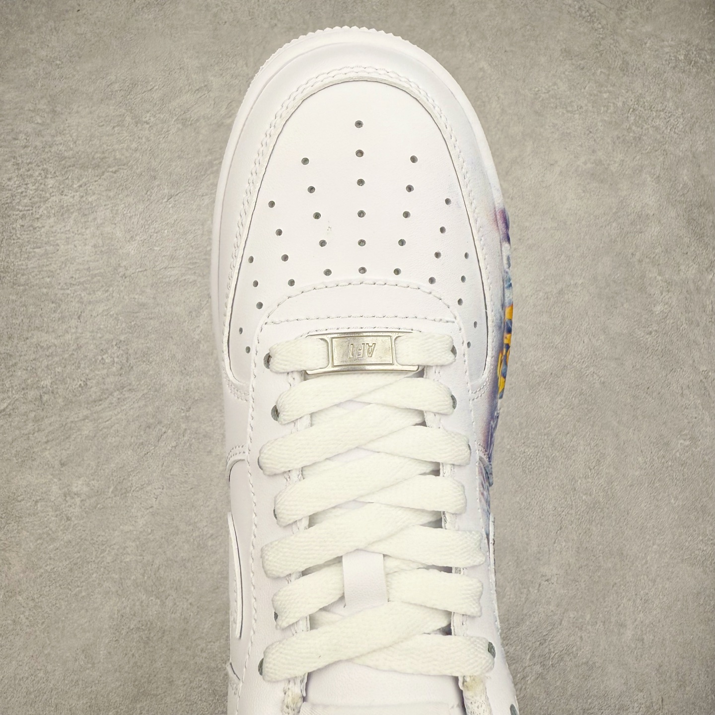 图片[4]-＃XT纯原 NK Air Force 1´07 Low 空军一号低帮百搭休闲运动板鞋 CW2288-111 顶级批次 2022全新楦头鞋型 鱼鳞大底 历时开发三个月 清洁度完美 二维码鞋标 内置芯片及solo气垫 大底高度及其弧度依照正品 钢印 logo刺绣 鞋口弧度 鞋头长度 鞋面冲孔 鞋垫背胶及钢印 完美鞋型对比正品 每一处都是细节满满 柔软、弹性十足的缓震性能和出色的中底设计 横跨复古与现代的外型结合 造就出风靡全球 三十多年的Force 1 直到今天还深受青睐 实拍调校N版已经零色差零失真 百分百还原实物色彩所见即所得 不存在货不对板色差等低级问题 选购参考实物拍摄 不混卖不参货 只用心做好货严格选品 承诺混一赔十 尺码：36 36.5 37.5 38 38.5 39 40 40.5 41 42 42.5 43 44 44.5 45-选品中心