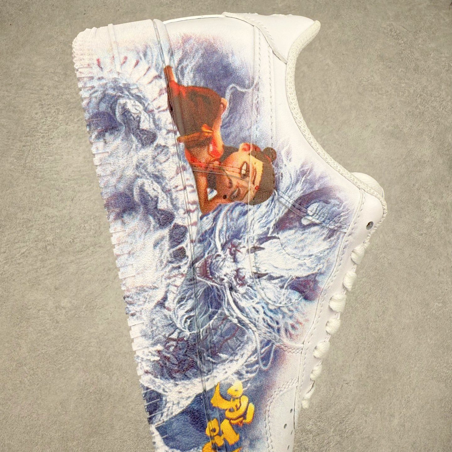 图片[6]-＃XT纯原 NK Air Force 1´07 Low 空军一号低帮百搭休闲运动板鞋 CW2288-111 顶级批次 2022全新楦头鞋型 鱼鳞大底 历时开发三个月 清洁度完美 二维码鞋标 内置芯片及solo气垫 大底高度及其弧度依照正品 钢印 logo刺绣 鞋口弧度 鞋头长度 鞋面冲孔 鞋垫背胶及钢印 完美鞋型对比正品 每一处都是细节满满 柔软、弹性十足的缓震性能和出色的中底设计 横跨复古与现代的外型结合 造就出风靡全球 三十多年的Force 1 直到今天还深受青睐 实拍调校N版已经零色差零失真 百分百还原实物色彩所见即所得 不存在货不对板色差等低级问题 选购参考实物拍摄 不混卖不参货 只用心做好货严格选品 承诺混一赔十 尺码：36 36.5 37.5 38 38.5 39 40 40.5 41 42 42.5 43 44 44.5 45-选品中心