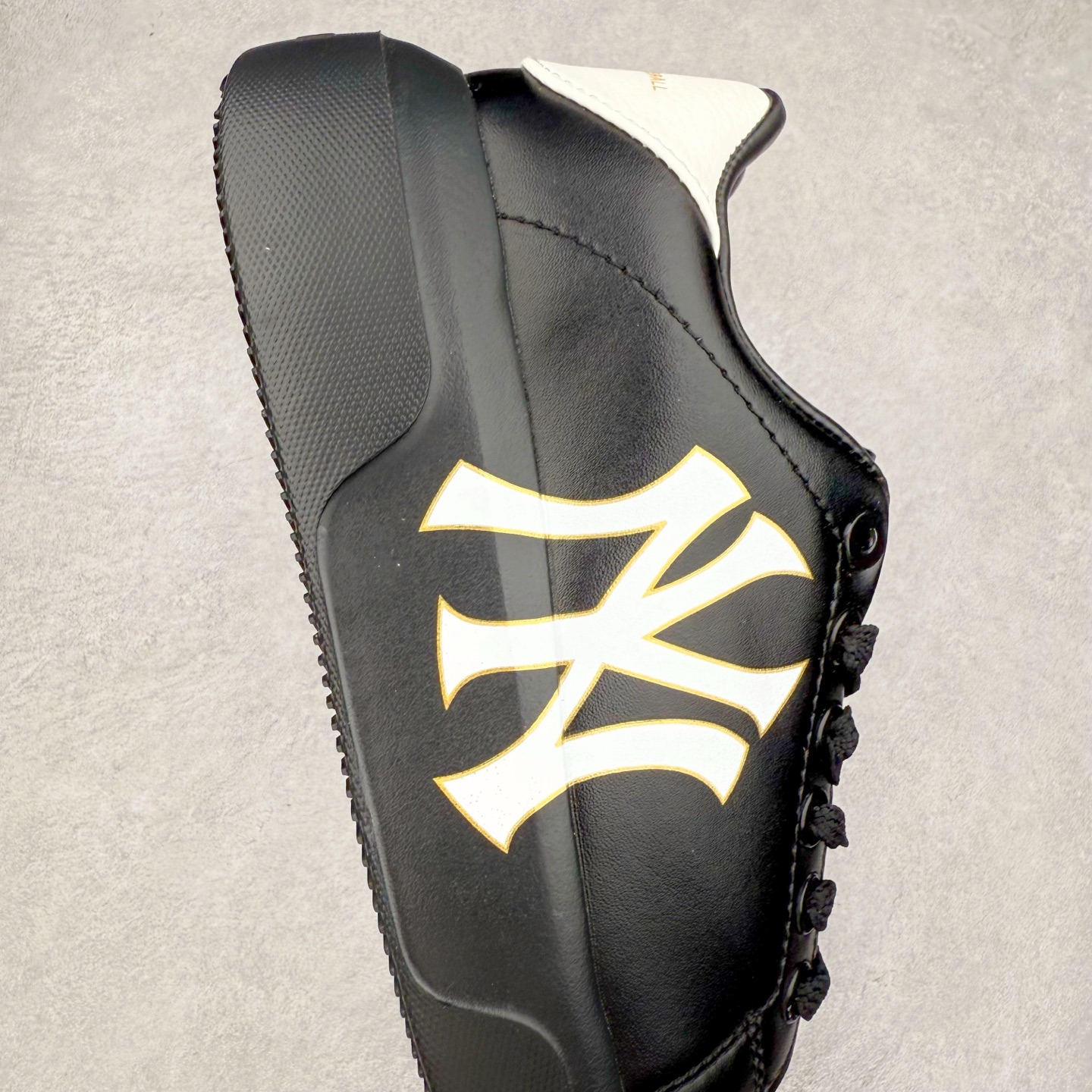 图片[6]-＃福利特价 MLB Chukky Classic 经典老爹风轻量增高厚底百搭休闲运动慢跑鞋 原楦原纸版数据开发#采用优质轻量克重纤维移膜皮革及透气网面鞋面材质#全新独立4cm厘米外增高轻质发泡大底 尺码：35 36 36.5 37.5 38 38.5 39 40 40.5 41 42 42.5 43 44-选品中心