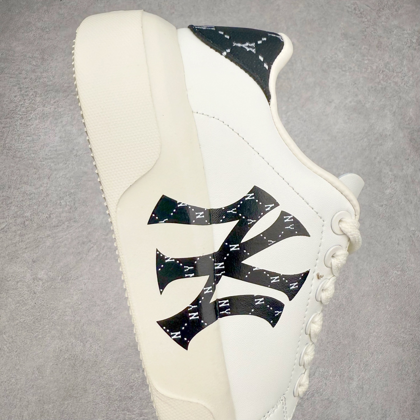 图片[6]-＃福利特价 MLB Chukky Classic 经典老爹风轻量增高厚底百搭休闲运动慢跑鞋 原楦原纸版数据开发#采用优质轻量克重纤维移膜皮革及透气网面鞋面材质#全新独立4cm厘米外增高轻质发泡大底 尺码：35 36 36.5 37.5 38 38.5 39 40 40.5 41 42 42.5 43 44-选品中心