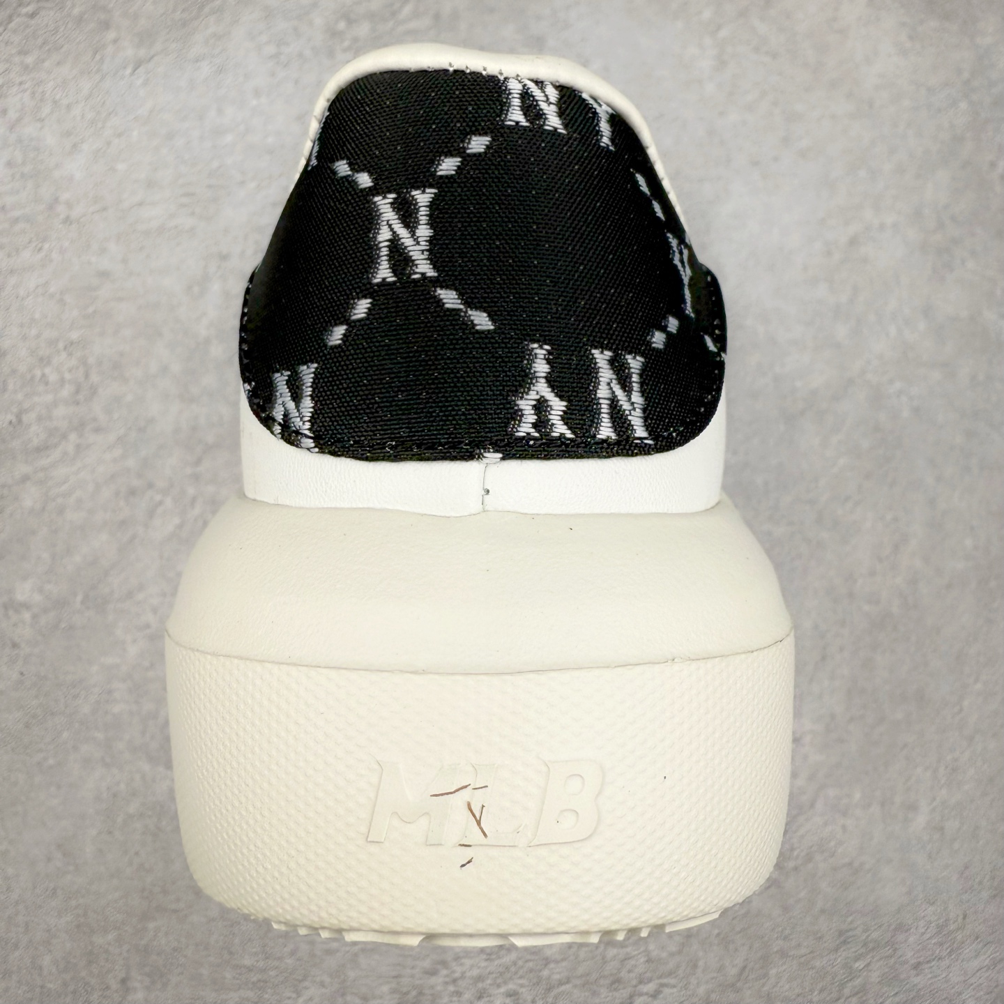 图片[8]-＃福利特价 MLB Chukky Classic 经典老爹风轻量增高厚底百搭休闲运动慢跑鞋 原楦原纸版数据开发#采用优质轻量克重纤维移膜皮革及透气网面鞋面材质#全新独立4cm厘米外增高轻质发泡大底 尺码：35 36 36.5 37.5 38 38.5 39 40 40.5 41 42 42.5 43 44-选品中心