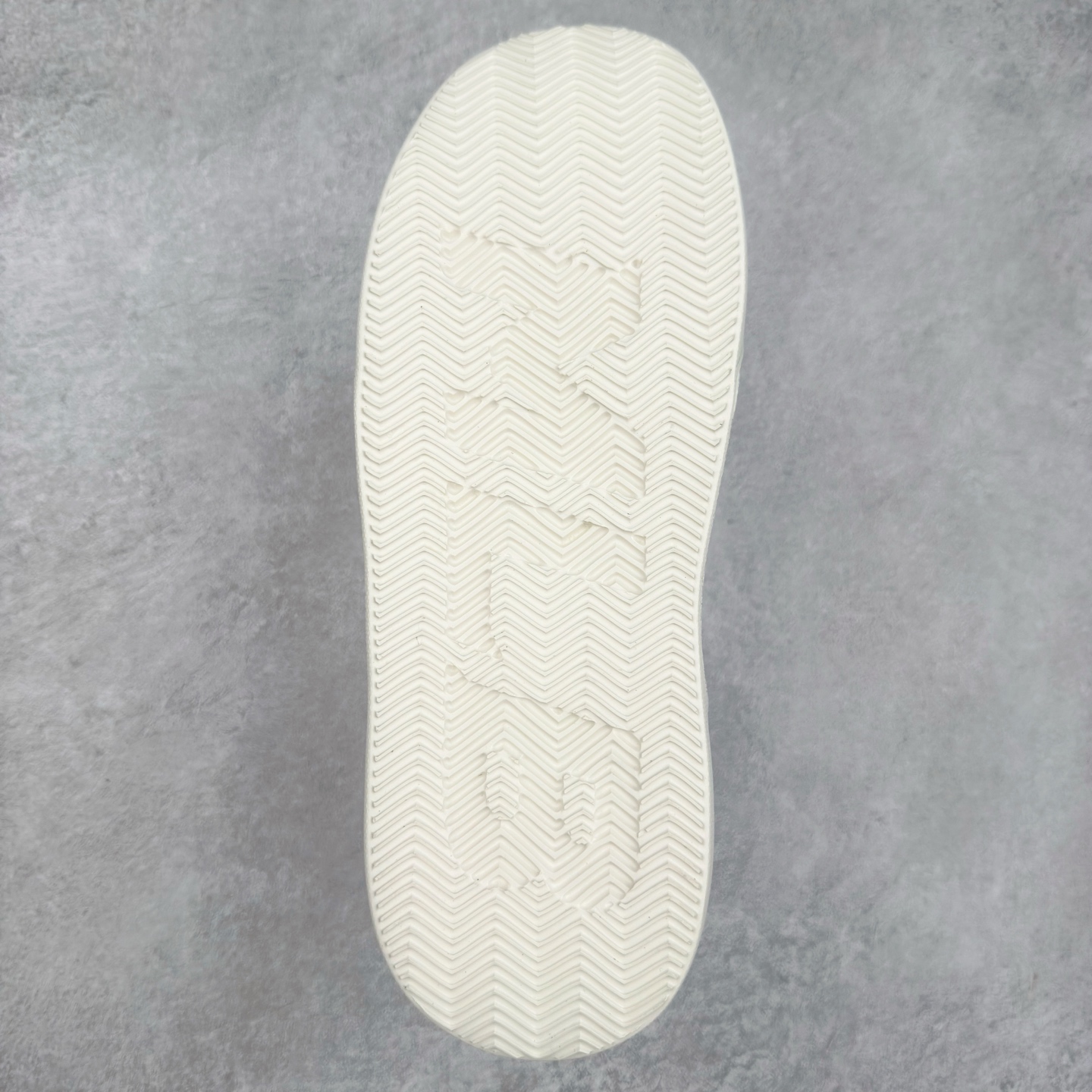 图片[9]-＃福利特价 MLB Chukky Classic 经典老爹风轻量增高厚底百搭休闲运动慢跑鞋 原楦原纸版数据开发#采用优质轻量克重纤维移膜皮革及透气网面鞋面材质#全新独立4cm厘米外增高轻质发泡大底 尺码：35 36 36.5 37.5 38 38.5 39 40 40.5 41 42 42.5 43 44-选品中心