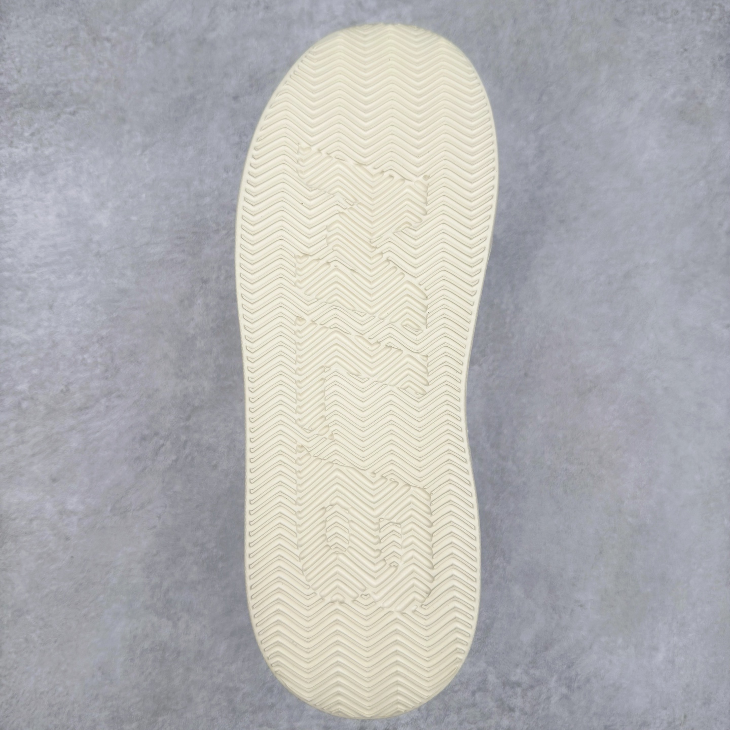 图片[9]-＃福利特价 MLB Chukky Classic 经典老爹风轻量增高厚底百搭休闲运动慢跑鞋 原楦原纸版数据开发#采用优质轻量克重纤维移膜皮革及透气网面鞋面材质#全新独立4cm厘米外增高轻质发泡大底 尺码：35 36 36.5 37.5 38 38.5 39 40 40.5 41 42 42.5 43 44-选品中心