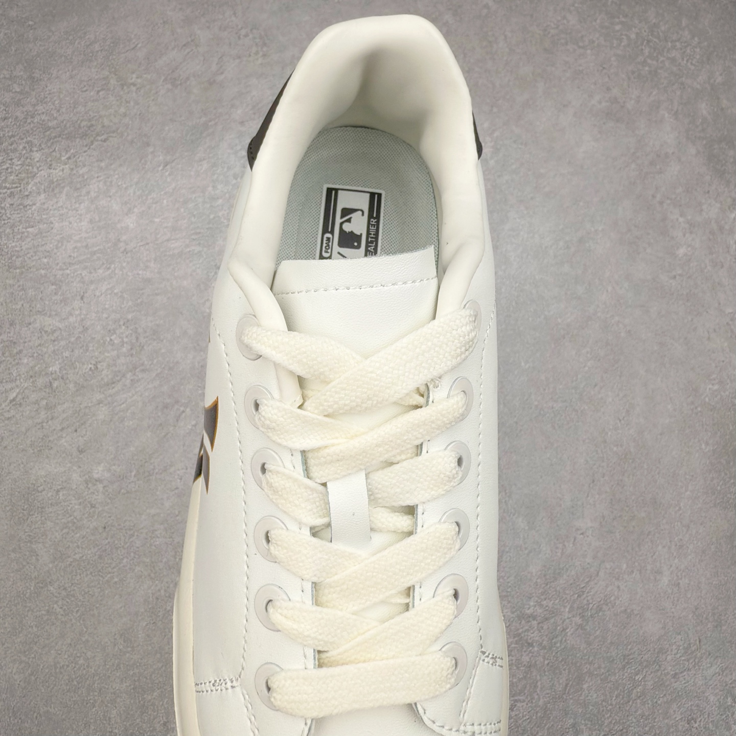 图片[5]-＃福利特价 MLB Chukky Classic 经典老爹风轻量增高厚底百搭休闲运动慢跑鞋 原楦原纸版数据开发#采用优质轻量克重纤维移膜皮革及透气网面鞋面材质#全新独立4cm厘米外增高轻质发泡大底 尺码：35 36 36.5 37.5 38 38.5 39 40 40.5 41 42 42.5 43 44-选品中心