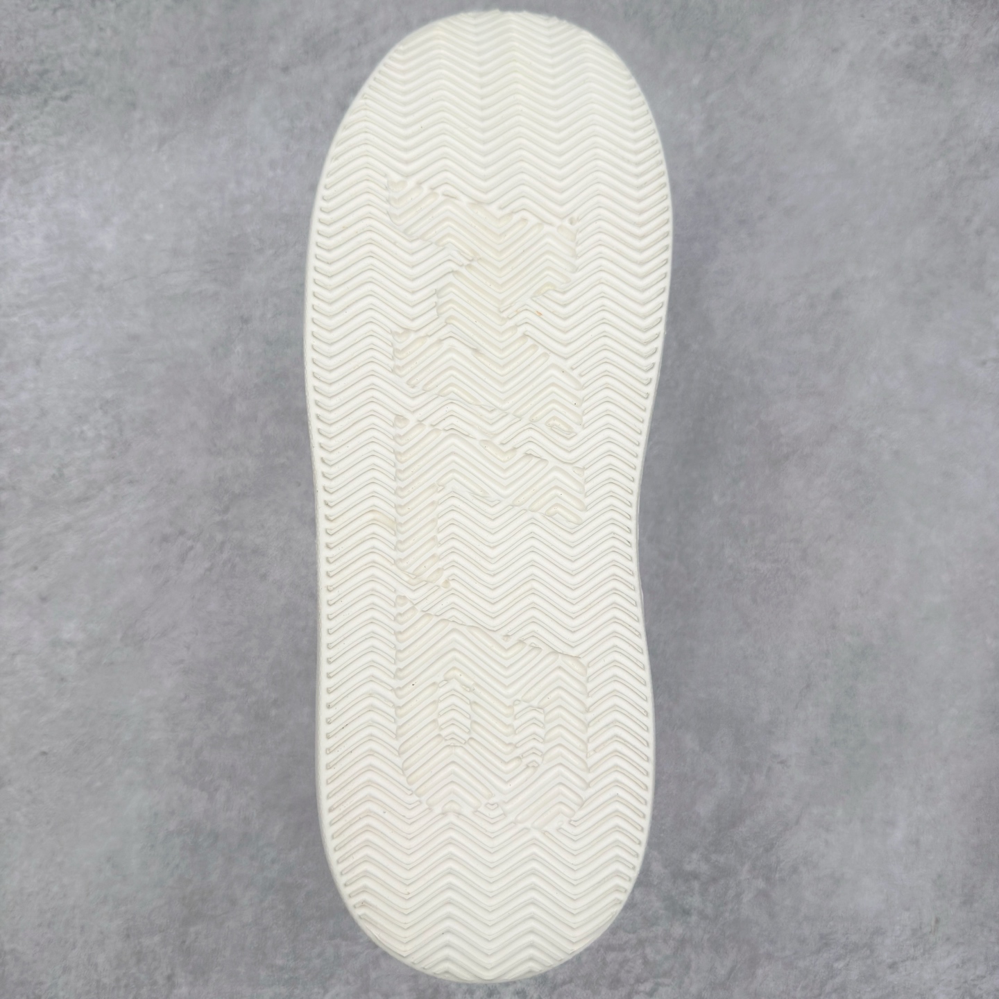 图片[9]-＃福利特价 MLB Chukky Classic 经典老爹风轻量增高厚底百搭休闲运动慢跑鞋 原楦原纸版数据开发#采用优质轻量克重纤维移膜皮革及透气网面鞋面材质#全新独立4cm厘米外增高轻质发泡大底 尺码：35 36 36.5 37.5 38 38.5 39 40 40.5 41 42 42.5 43 44-选品中心