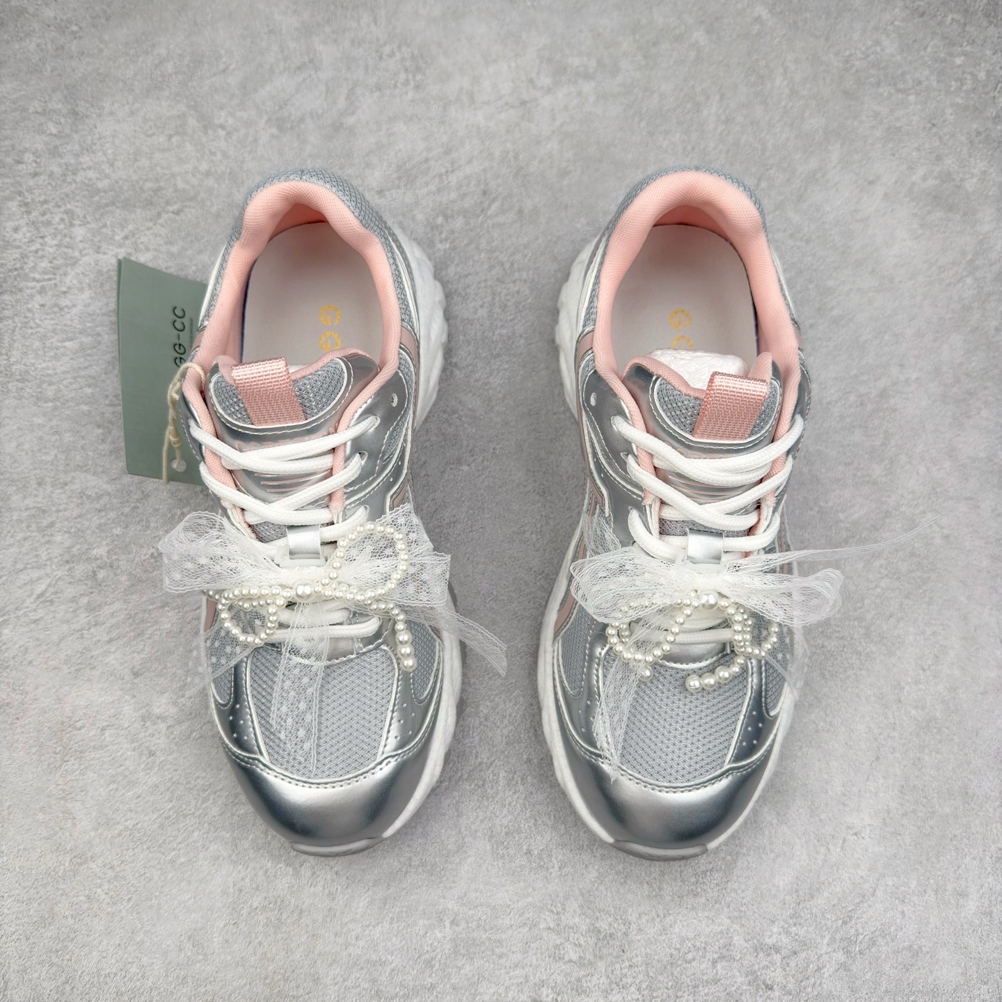 图片[2]-GG-CC 林允同款 星河粒子 镂空休闲运动老爹鞋 春日踏青舒适度和少女感GGCC德训鞋界的白月光🌙 银白黄配色好温柔 镂空鞋面/组合月牙底 柔软有弹性的月牙底和增加舒适度显腿长的5cm内增高 长时间走路和站立都不累脚舒适度和少女感 尺码：35 36 37 38 39 40-选品中心