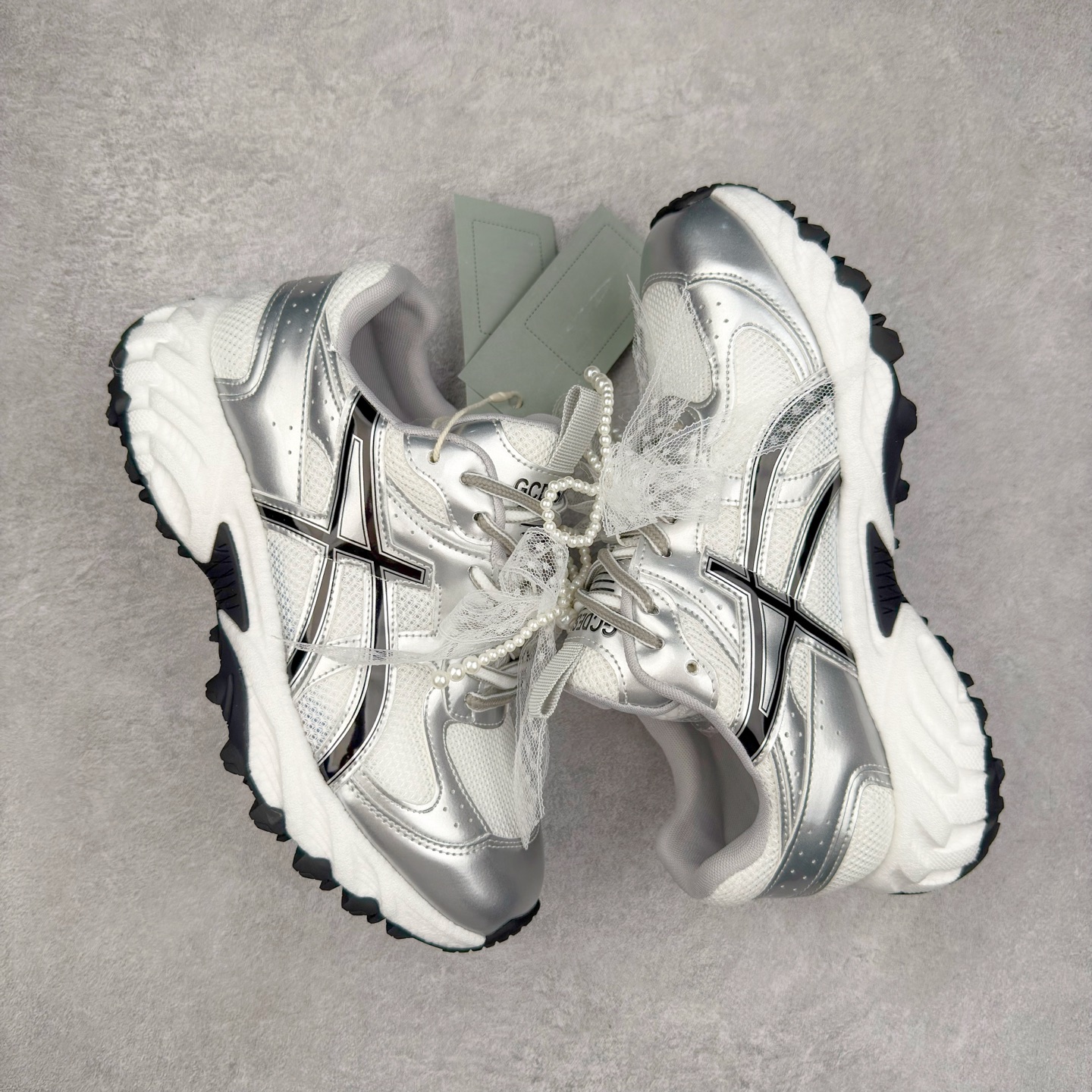 图片[3]-GG-CC 林允同款 星河粒子 镂空休闲运动老爹鞋 春日踏青舒适度和少女感GGCC德训鞋界的白月光🌙 银白黄配色好温柔 镂空鞋面/组合月牙底 柔软有弹性的月牙底和增加舒适度显腿长的5cm内增高 长时间走路和站立都不累脚舒适度和少女感 尺码：35 36 37 38 39 40-选品中心