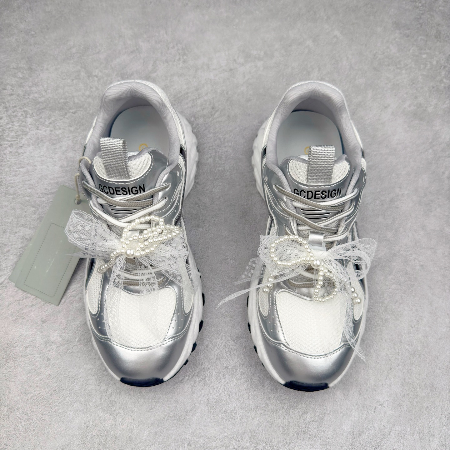 图片[2]-GG-CC 林允同款 星河粒子 镂空休闲运动老爹鞋 春日踏青舒适度和少女感GGCC德训鞋界的白月光🌙 银白黄配色好温柔 镂空鞋面/组合月牙底 柔软有弹性的月牙底和增加舒适度显腿长的5cm内增高 长时间走路和站立都不累脚舒适度和少女感 尺码：35 36 37 38 39 40-选品中心