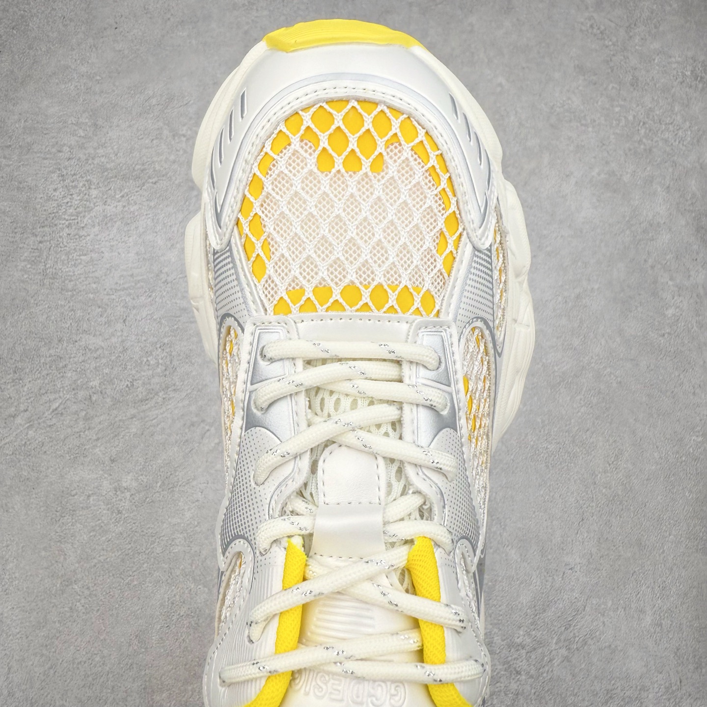 图片[4]-GG-CC 林允同款 星河粒子 镂空休闲运动老爹鞋 春日踏青舒适度和少女感GGCC德训鞋界的白月光🌙 银白黄配色好温柔 镂空鞋面/组合月牙底 柔软有弹性的月牙底和增加舒适度显腿长的5cm内增高 长时间走路和站立都不累脚舒适度和少女感 尺码：35 36 37 38 39 40-选品中心