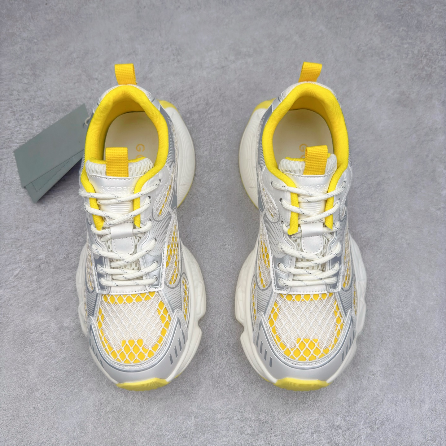 图片[2]-GG-CC 林允同款 星河粒子 镂空休闲运动老爹鞋 春日踏青舒适度和少女感GGCC德训鞋界的白月光🌙 银白黄配色好温柔 镂空鞋面/组合月牙底 柔软有弹性的月牙底和增加舒适度显腿长的5cm内增高 长时间走路和站立都不累脚舒适度和少女感 尺码：35 36 37 38 39 40-选品中心