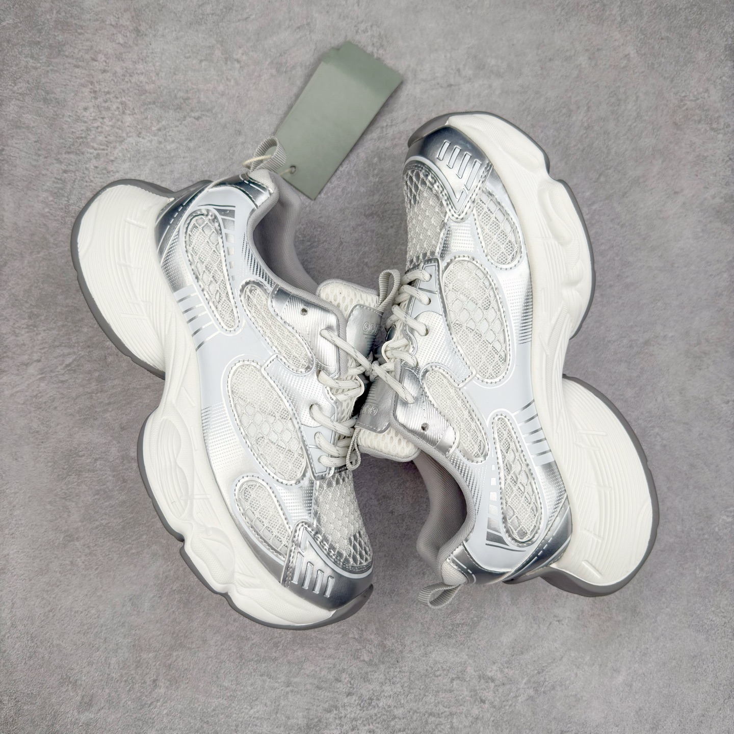 图片[3]-GG-CC 林允同款 星河粒子 镂空休闲运动老爹鞋 春日踏青舒适度和少女感GGCC德训鞋界的白月光🌙 银白黄配色好温柔 镂空鞋面/组合月牙底 柔软有弹性的月牙底和增加舒适度显腿长的5cm内增高 长时间走路和站立都不累脚舒适度和少女感 尺码：35 36 37 38 39 40-选品中心