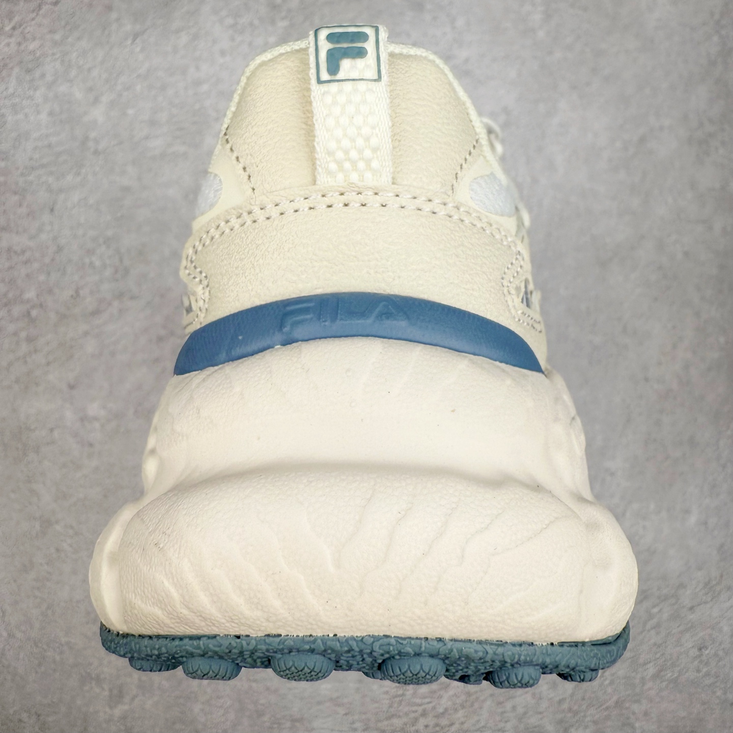 图片[8]-FILA FUSION Fluid 斐乐摩登潮牌防滑耐磨轻便运动鞋 FUSION 系列传承了 FILA 的百年基因，融入年轻运动及潮流文化，成为引领变革、创新突破的一代。以“1+N” 的跨界合作模式重现经典的同时创造经典。带来最出其不意的跨界合作惊喜。同时，FILAFUSION把FILA 的 DNA 融入到定制体验里，你可以随心制造厲于你的产品。FILA FUSION 的鞋家族涵盖了老爹鞋、跑步鞋、网球鞋、季节款。风格复古新潮，满足了时尚人士出行及各类运动的搭配需求，成为当下年轻人筷拥的鞋类品牌之一。FILA FUSION 走进年轻人的世界，通过年轻人运动，街舞，滑板，篮球，展现 FILA FUSION 的潮流态度和年轻文化。FILA FUSION 认为末来属于引领变革、创新突破的年轻一代，让我们一起构成 FILA 未来的蓝图吧！尺码：35.5 36 36.5 37.5 38 38.5 39 40 40.5 41 42 42.5 43 44 44.5 45 45.5-选品中心