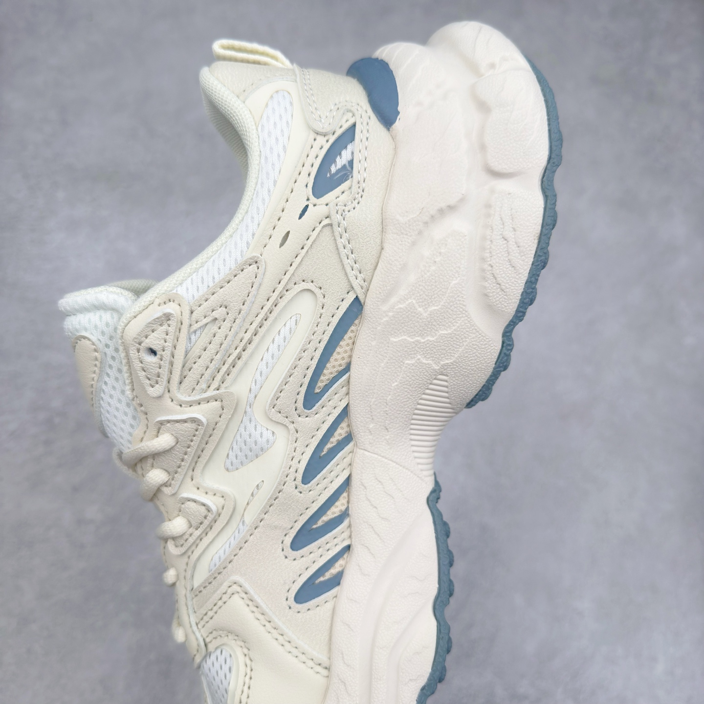 图片[7]-FILA FUSION Fluid 斐乐摩登潮牌防滑耐磨轻便运动鞋 FUSION 系列传承了 FILA 的百年基因，融入年轻运动及潮流文化，成为引领变革、创新突破的一代。以“1+N” 的跨界合作模式重现经典的同时创造经典。带来最出其不意的跨界合作惊喜。同时，FILAFUSION把FILA 的 DNA 融入到定制体验里，你可以随心制造厲于你的产品。FILA FUSION 的鞋家族涵盖了老爹鞋、跑步鞋、网球鞋、季节款。风格复古新潮，满足了时尚人士出行及各类运动的搭配需求，成为当下年轻人筷拥的鞋类品牌之一。FILA FUSION 走进年轻人的世界，通过年轻人运动，街舞，滑板，篮球，展现 FILA FUSION 的潮流态度和年轻文化。FILA FUSION 认为末来属于引领变革、创新突破的年轻一代，让我们一起构成 FILA 未来的蓝图吧！尺码：35.5 36 36.5 37.5 38 38.5 39 40 40.5 41 42 42.5 43 44 44.5 45 45.5-选品中心