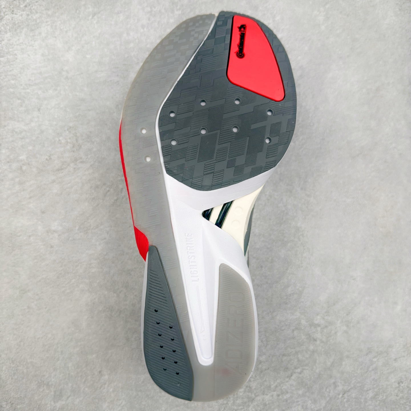 图片[9]-AD Adizero Boston 13 夏季透气网眼竞速跑鞋 JS4934 融合Lightstrike和Lightstrike Pro技术 采用乙烯/乙酸乙烯酯(EVA)材质 打造舒适中底 含ENERGYROD能量碳柱 旨在为步伐添活力 尺码：36 36.5 37 38 38.5 39 40 40.5 41 42 42.5 43 44 44.5 45-选品中心