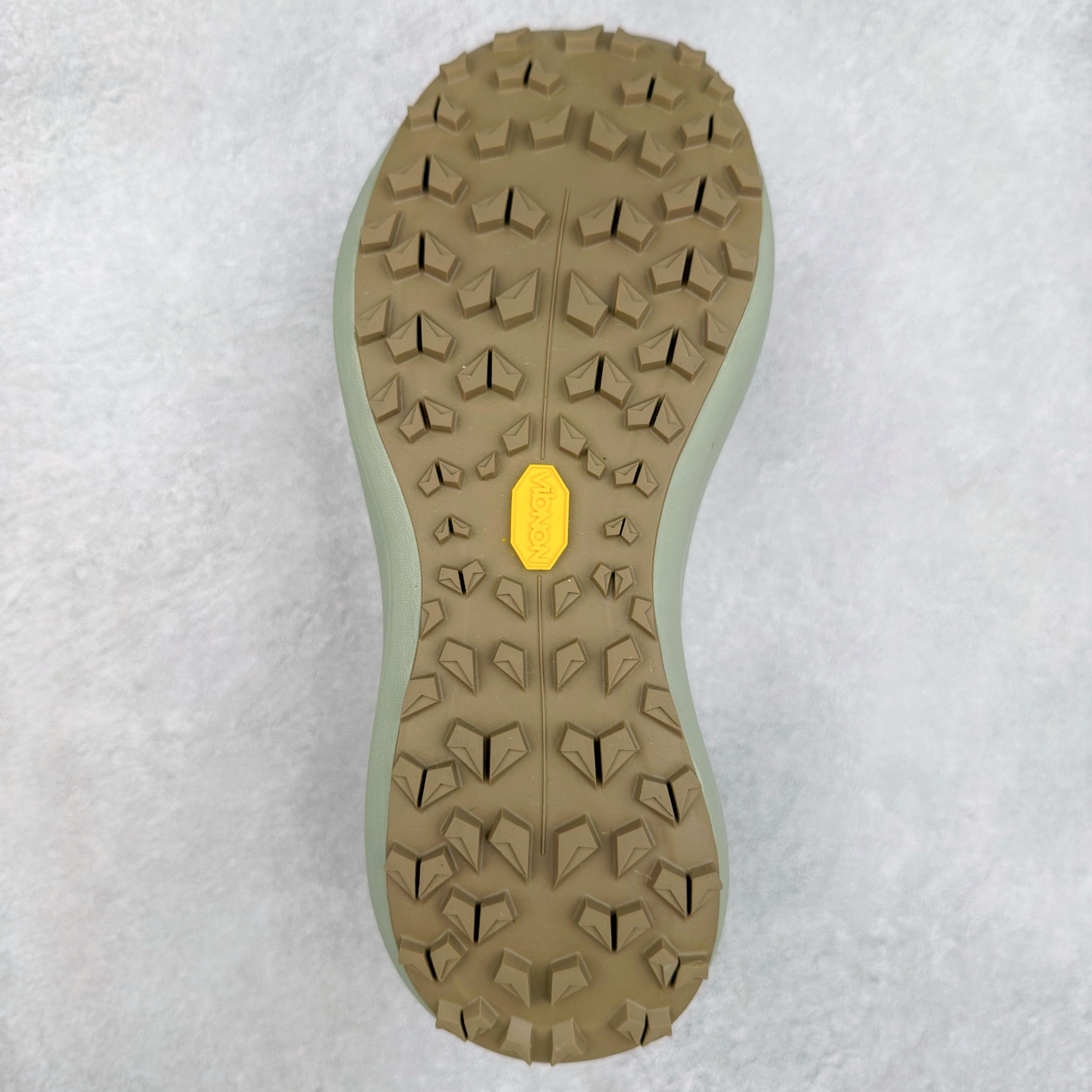 图片[9]-＃HP Arcteryx SYLAN 始祖鸟户外防水透气低帮徒步登山鞋 Arcteryx中文名始祖鸟 加拿大户外服饰品牌 1989年创立于加拿大温哥华 始祖鸟来自加拿大海岸山脉 植根高山的专业户外品牌 始终秉承对精湛设计和工艺孜孜以求的准则 从1989年创立至今 Arcteryx始终不断在产品设计与做工上不惜工本 以满足始祖鸟的标准 品质、设计以及精简的理念造就了其良好的性能 并能满足严苛环境下的使用需求 尺码：39 40 41 42 43 44 45-选品中心