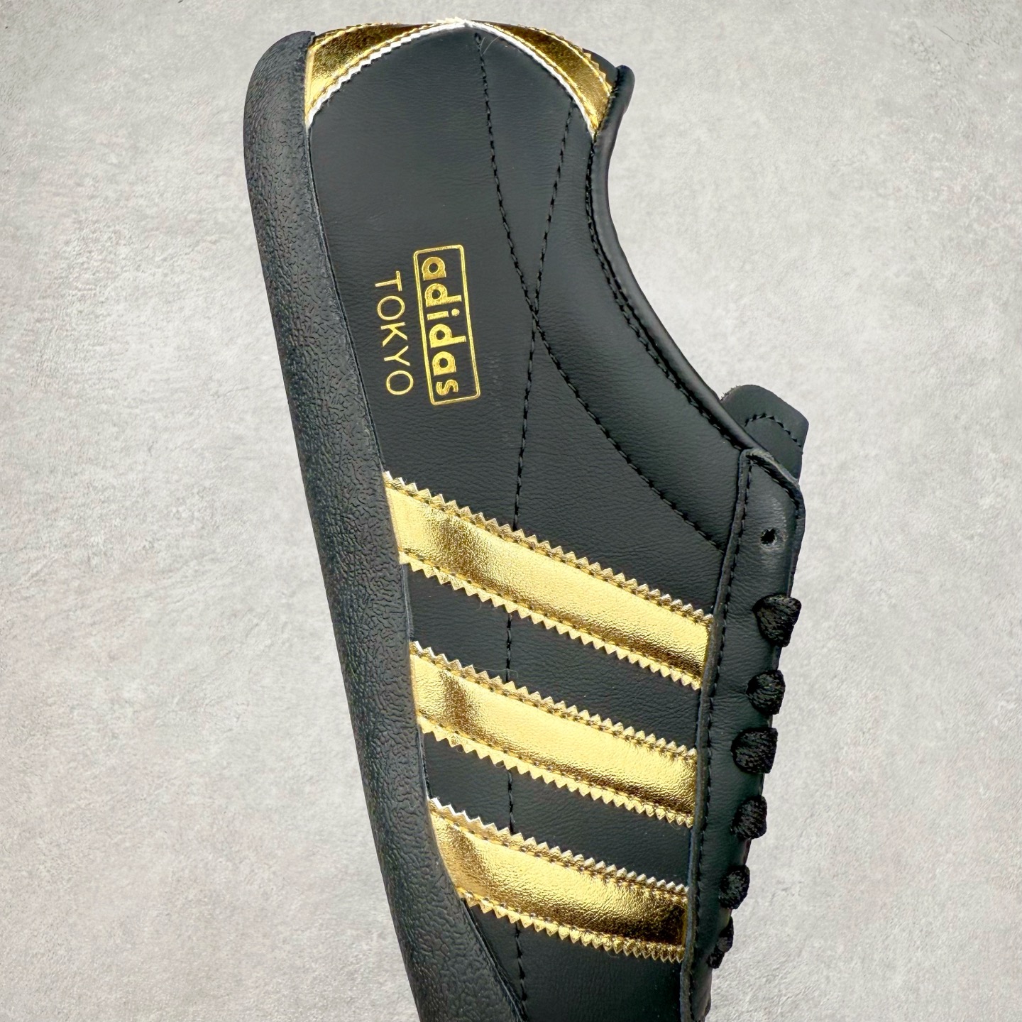 图片[6]-AD Originals Tokyo 东京限定系列复古百搭薄底德训风低帮休闲运动T头鞋 JR1271 ORIGINALS 挖掘复古运动基因，文 将经典与现代完美融合，推出薄底鞋系列，引起潮流趋势。此次COSTS带来的是ADIDAS ORIGINALS TOKYO系列黑白两款百搭配色，鞋款鞋面舒适贴合脚面， 同时采用柔软材质，穿着轻便舒适；中底缓震性能，鞋底有一定弹性，日常穿搭舒适且防滑。尺码：35⅔ 36 36⅔ 37⅓ 38 38⅔ 39⅓ 40 40⅔ 41⅓ 42 42⅔ 43⅓ 44 45-选品中心