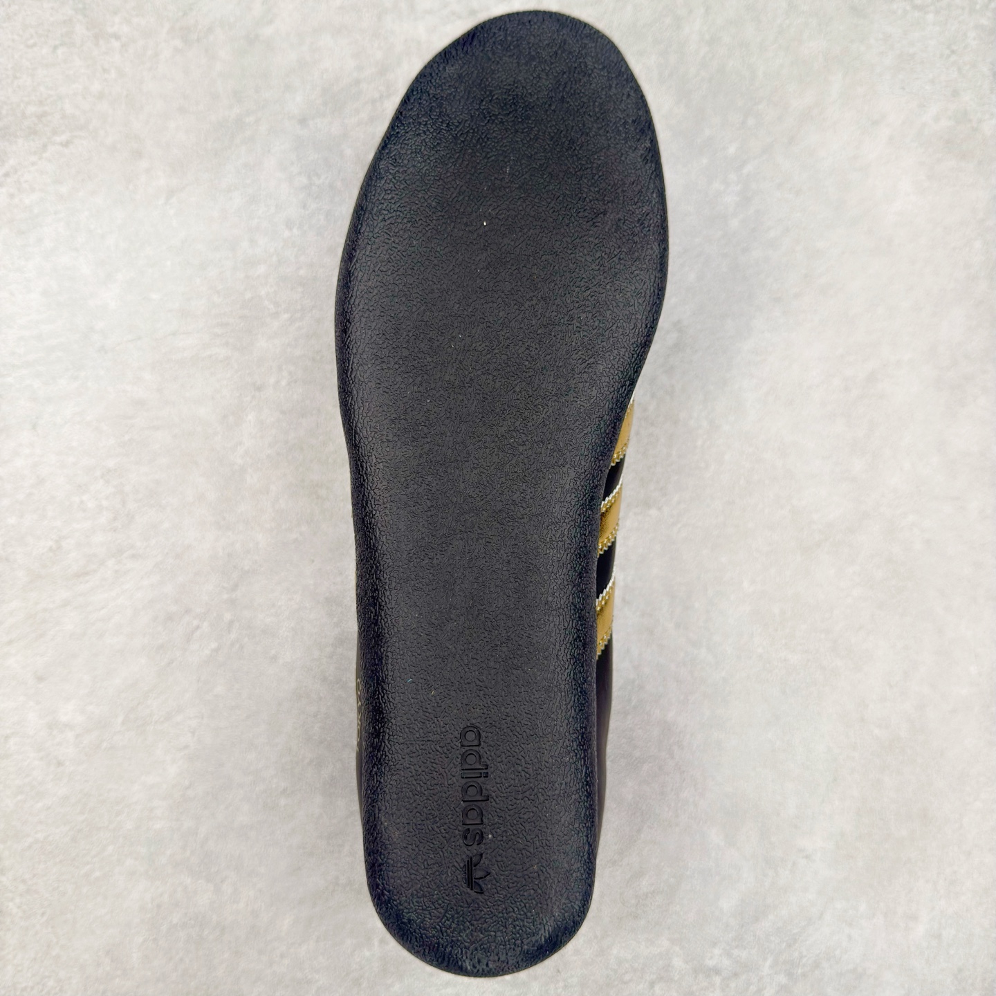 图片[9]-AD Originals Tokyo 东京限定系列复古百搭薄底德训风低帮休闲运动T头鞋 JR1271 ORIGINALS 挖掘复古运动基因，文 将经典与现代完美融合，推出薄底鞋系列，引起潮流趋势。此次COSTS带来的是ADIDAS ORIGINALS TOKYO系列黑白两款百搭配色，鞋款鞋面舒适贴合脚面， 同时采用柔软材质，穿着轻便舒适；中底缓震性能，鞋底有一定弹性，日常穿搭舒适且防滑。尺码：35⅔ 36 36⅔ 37⅓ 38 38⅔ 39⅓ 40 40⅔ 41⅓ 42 42⅔ 43⅓ 44 45-选品中心