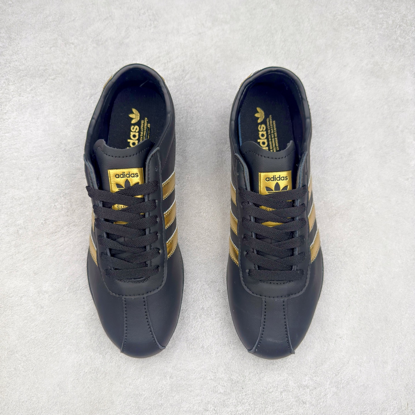 图片[2]-AD Originals Tokyo 东京限定系列复古百搭薄底德训风低帮休闲运动T头鞋 JR1271 ORIGINALS 挖掘复古运动基因，文 将经典与现代完美融合，推出薄底鞋系列，引起潮流趋势。此次COSTS带来的是ADIDAS ORIGINALS TOKYO系列黑白两款百搭配色，鞋款鞋面舒适贴合脚面， 同时采用柔软材质，穿着轻便舒适；中底缓震性能，鞋底有一定弹性，日常穿搭舒适且防滑。尺码：35⅔ 36 36⅔ 37⅓ 38 38⅔ 39⅓ 40 40⅔ 41⅓ 42 42⅔ 43⅓ 44 45-选品中心