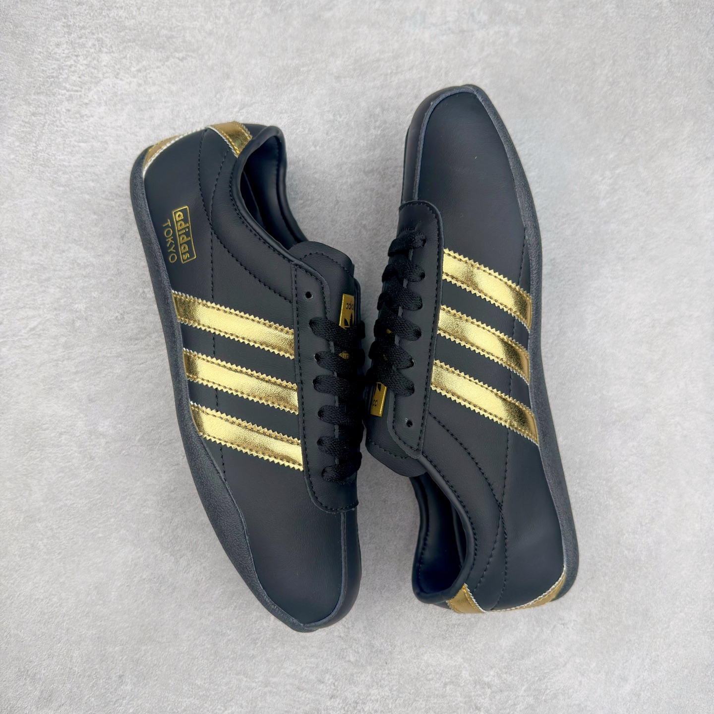 图片[3]-AD Originals Tokyo 东京限定系列复古百搭薄底德训风低帮休闲运动T头鞋 JR1271 ORIGINALS 挖掘复古运动基因，文 将经典与现代完美融合，推出薄底鞋系列，引起潮流趋势。此次COSTS带来的是ADIDAS ORIGINALS TOKYO系列黑白两款百搭配色，鞋款鞋面舒适贴合脚面， 同时采用柔软材质，穿着轻便舒适；中底缓震性能，鞋底有一定弹性，日常穿搭舒适且防滑。尺码：35⅔ 36 36⅔ 37⅓ 38 38⅔ 39⅓ 40 40⅔ 41⅓ 42 42⅔ 43⅓ 44 45-选品中心