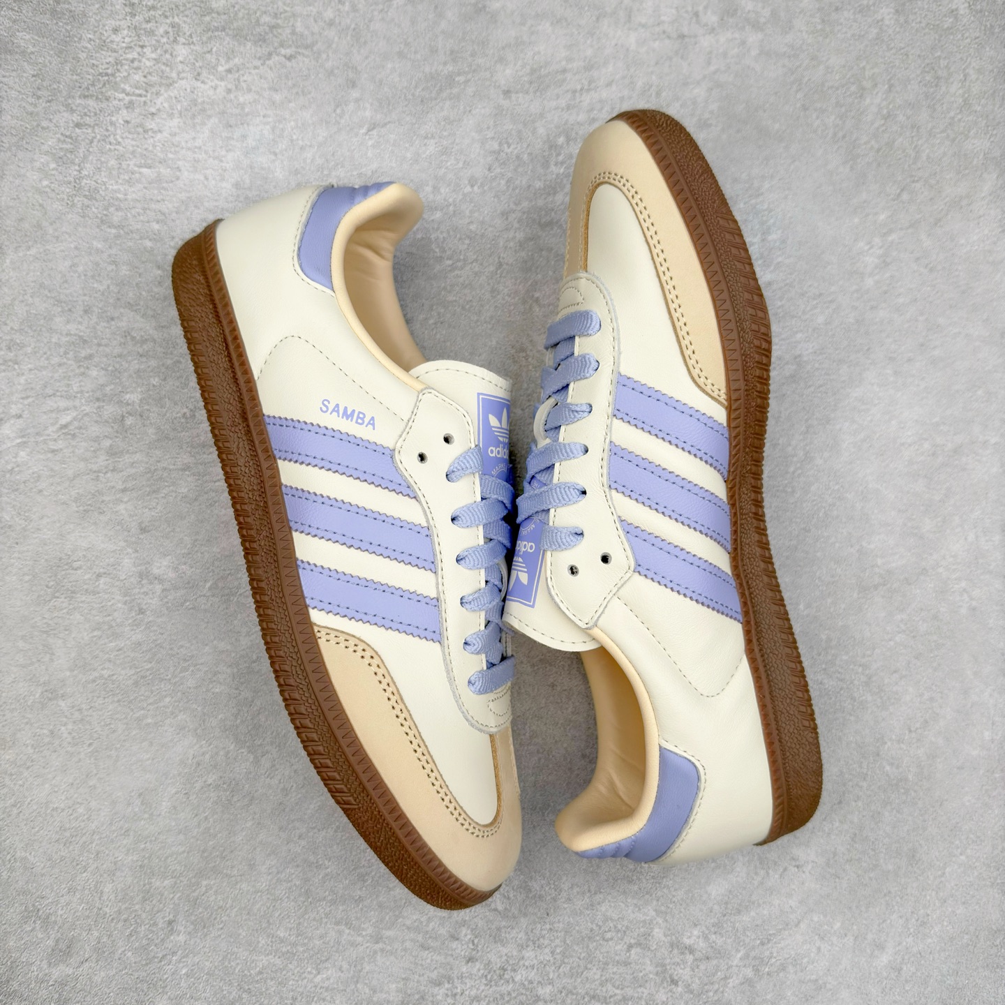 图片[3]-AD Original Samba OG 复古经典轻便板鞋 JI2678 这款桑巴鞋展示了高质量的工艺 带有装饰的超锁缝制和无缝的手感 柔软、柔软的皮革造型和标志性的3条纹完成了精致的外观 正规合身鞋带 鞋面上有绒面鞋垫 橡胶鞋底 享受正畸套筒软感 自50年代首次亮相以来就一直在赢得粉丝的青睐 尺码：36 36.5 37.5 38 38.5 39 40 40.5 41 42 42.5 43 44 44.5 45-选品中心