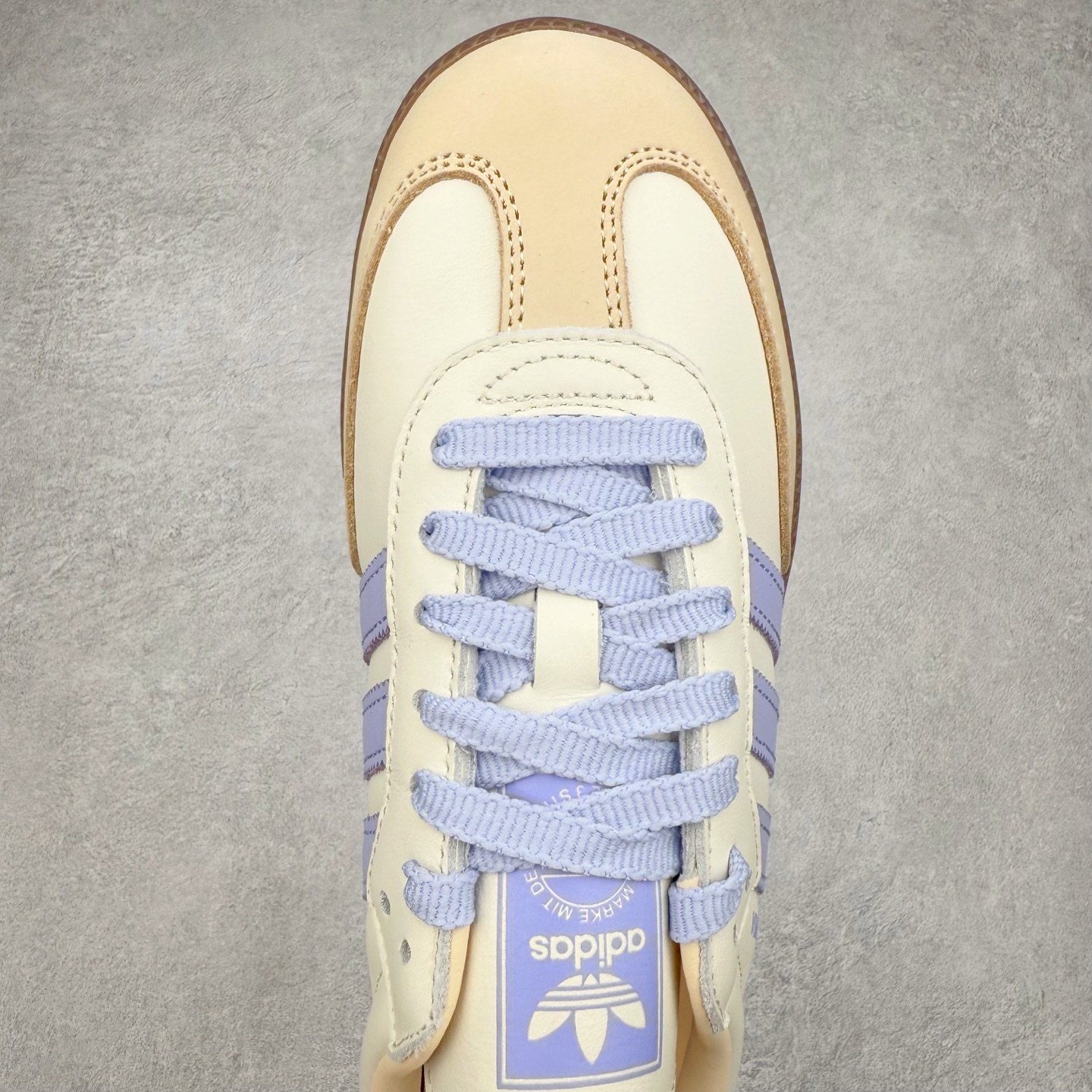 图片[4]-AD Original Samba OG 复古经典轻便板鞋 JI2678 这款桑巴鞋展示了高质量的工艺 带有装饰的超锁缝制和无缝的手感 柔软、柔软的皮革造型和标志性的3条纹完成了精致的外观 正规合身鞋带 鞋面上有绒面鞋垫 橡胶鞋底 享受正畸套筒软感 自50年代首次亮相以来就一直在赢得粉丝的青睐 尺码：36 36.5 37.5 38 38.5 39 40 40.5 41 42 42.5 43 44 44.5 45-选品中心