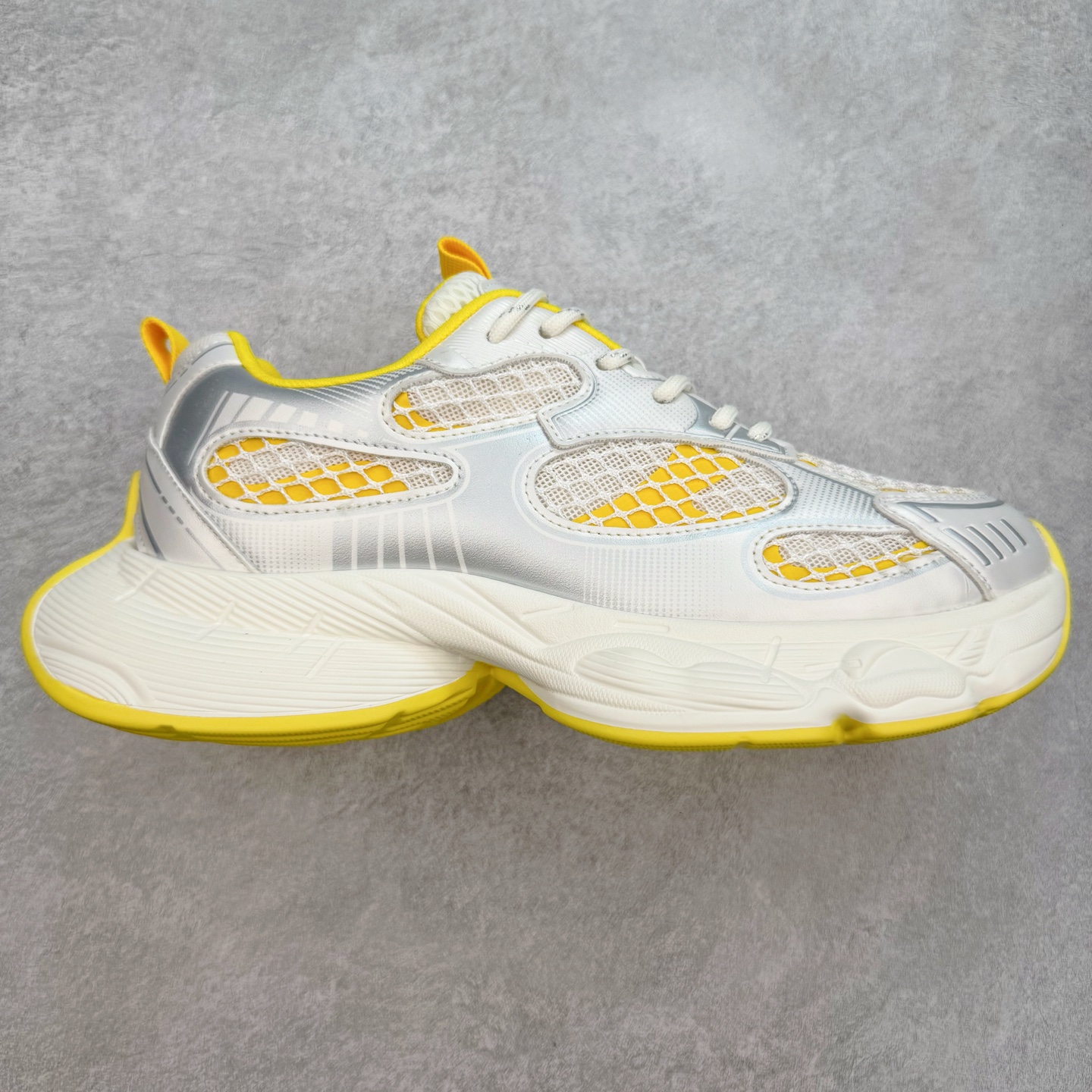 GG-CC 林允同款 星河粒子 镂空休闲运动老爹鞋 春日踏青舒适度和少女感GGCC德训鞋界的白月光🌙 银白黄配色好温柔 镂空鞋面/组合月牙底 柔软有弹性的月牙底和增加舒适度显腿长的5cm内增高 长时间走路和站立都不累脚舒适度和少女感 尺码：35 36 37 38 39 40-选品中心