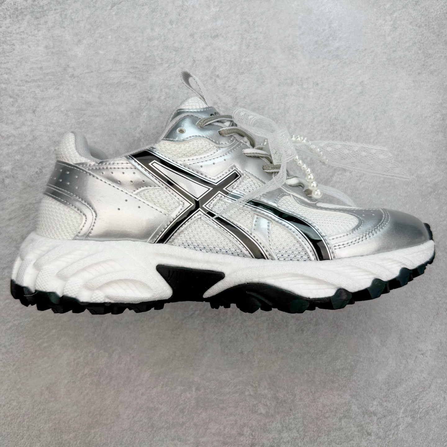 GG-CC 林允同款 星河粒子 镂空休闲运动老爹鞋 春日踏青舒适度和少女感GGCC德训鞋界的白月光🌙 银白黄配色好温柔 镂空鞋面/组合月牙底 柔软有弹性的月牙底和增加舒适度显腿长的5cm内增高 长时间走路和站立都不累脚舒适度和少女感 尺码:35 36 37 38 39 40-选品中心