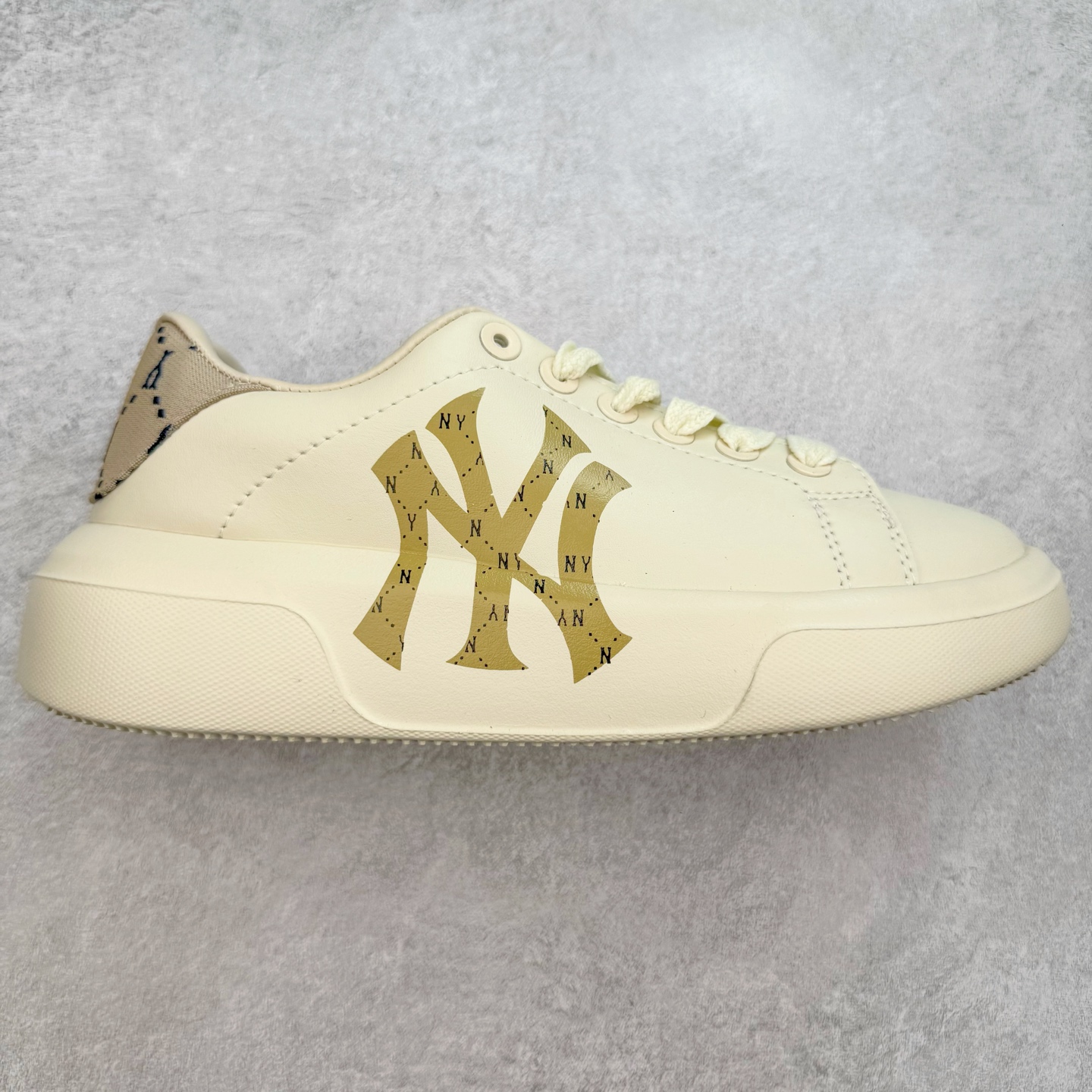 ＃福利特价 MLB Chukky Classic 经典老爹风轻量增高厚底百搭休闲运动慢跑鞋 原楦原纸版数据开发#采用优质轻量克重纤维移膜皮革及透气网面鞋面材质#全新独立4cm厘米外增高轻质发泡大底 尺码：35 36 36.5 37.5 38 38.5 39 40 40.5 41 42 42.5 43 44-选品中心